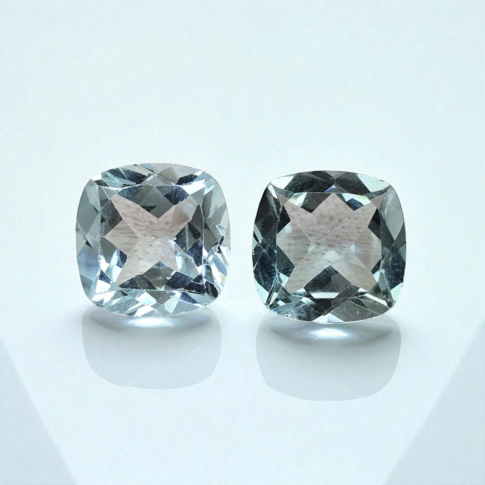 7.13 ct Natural Blue Topaz Pair: Gemstones: Natural Blue Topaz /Carat Weights: 7.13 ct /Size or Dimensions: 9 X 9 mm /Treatment: Irradiated