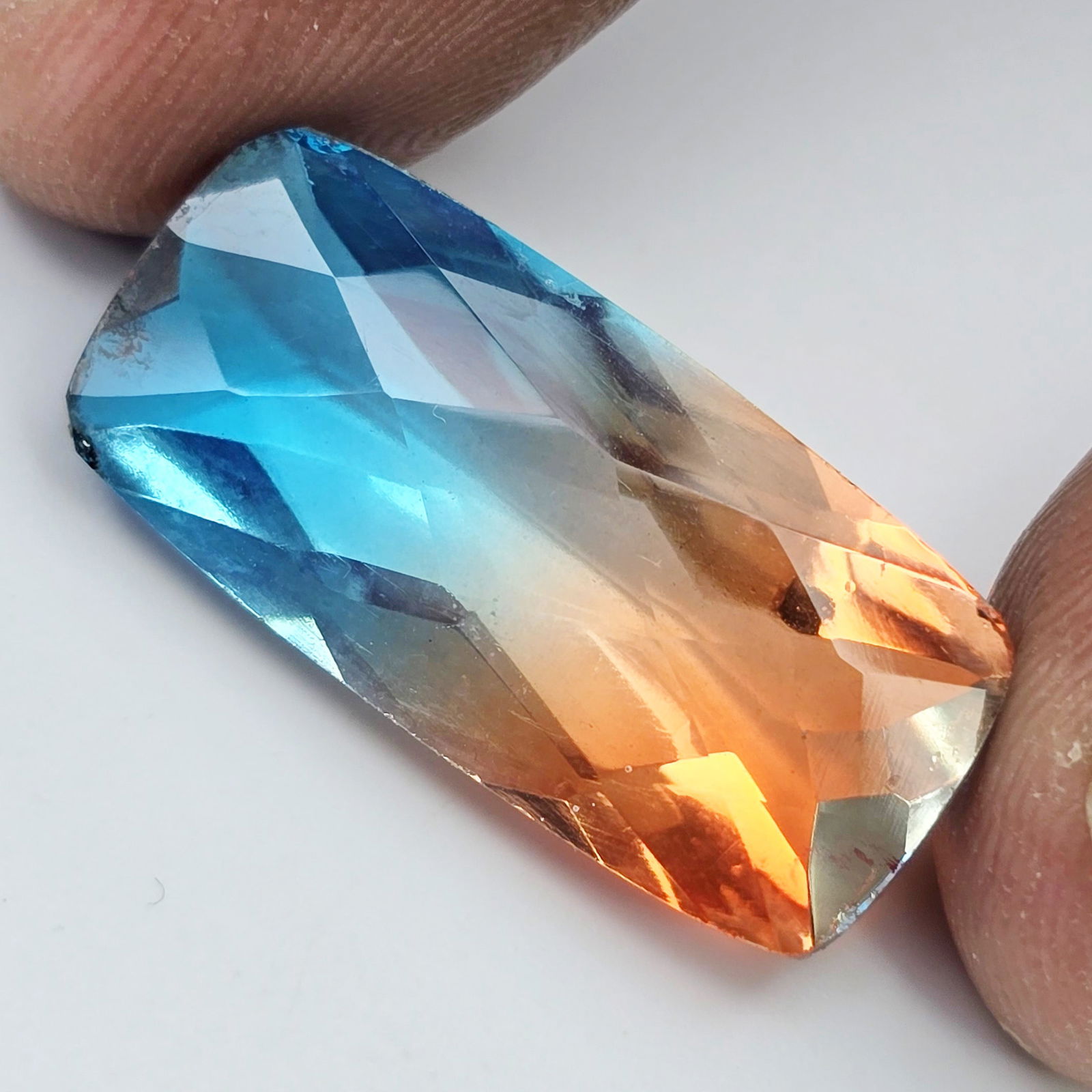 18.34 Ct "Beautiful"Aqua Terra Costa Doublet Quartz: Gemstones: Natural Quartz /Carat Weights: 18.34 ct /Size or Dimensions: 25 X 12 X 8.50 mm Approx /Treatment: Doublet QuartzThis beautiful gemstone is crafted from two layers of natural quartz, forming