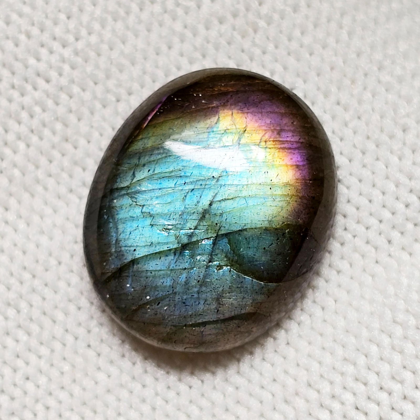 17.42 Ct Natural Multicolor Labradorite: Gemstones: Natural LabradoriteCarat Weights:17.42 ct Size/Dimensions: 20 X 17 X 6 mmTreatment: No
