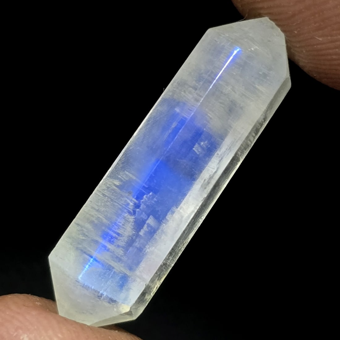 10.63 Ct Natural Royal Blue Moonstone: Gemstones: Natural Blue Moonstone /Carat Weights: 10.63 Ct /Size or Dimensions: 25 X 6.60 mm