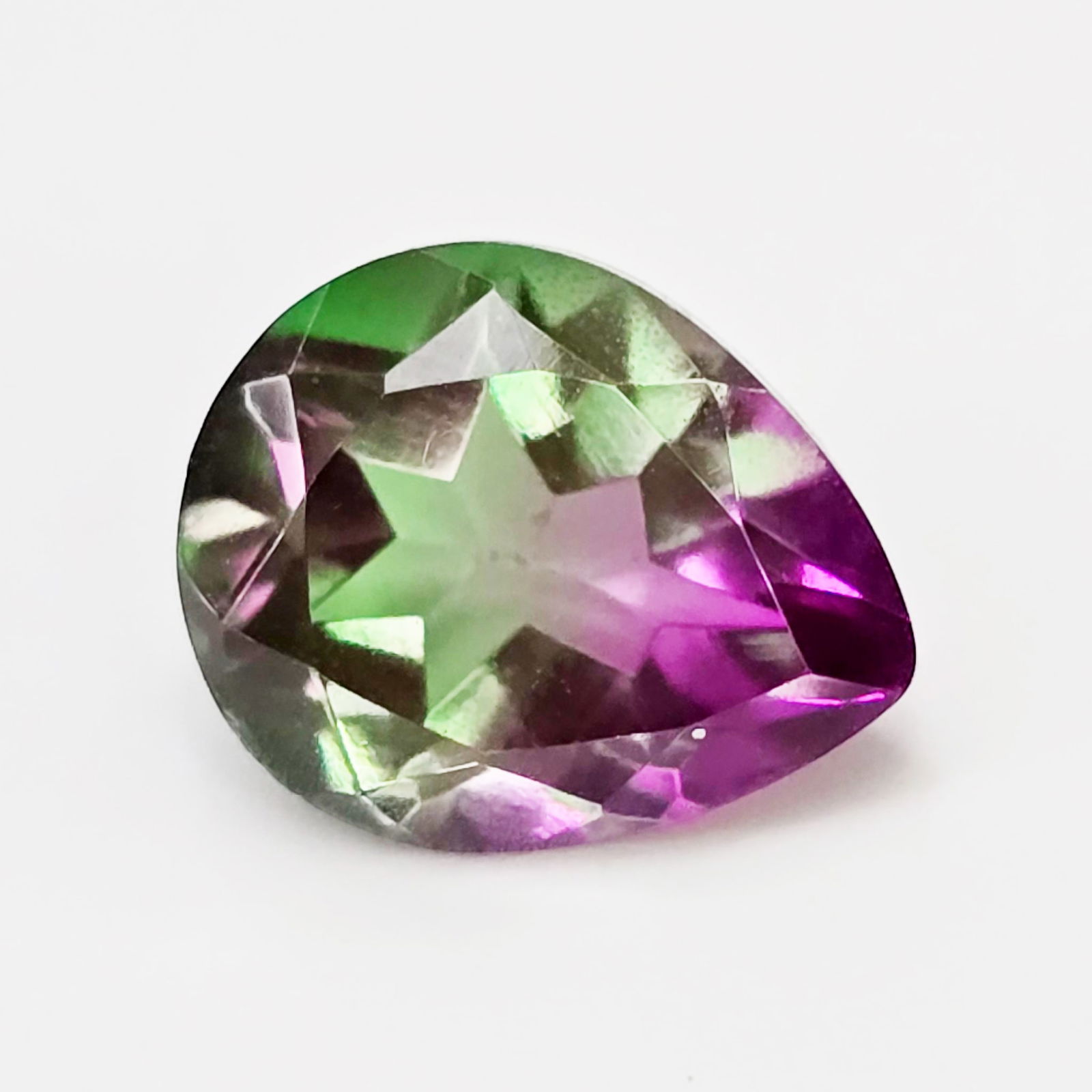 3.67 Ct "Beautiful" Watermelon Doublet Quartz: Gemstones: Natural Quartz /Carat Weights: 3.67 ct /Size or Dimensions: 11 X 9 mm Approx /Treatment: Doublet QuartzThis beautiful gemstone is crafted from two layers of natural quartz, forming a stunni