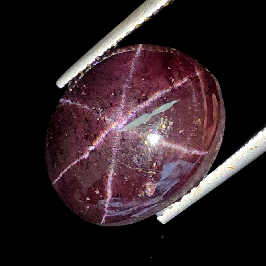 14.46 Ct Unheated Natural Star Garnet: Gemstones: Natural Star Garnet /Carat Weights: 14.46 ct /Size or Dimensions: 14.50 X 12 X 6.70 mm /Treatment: None