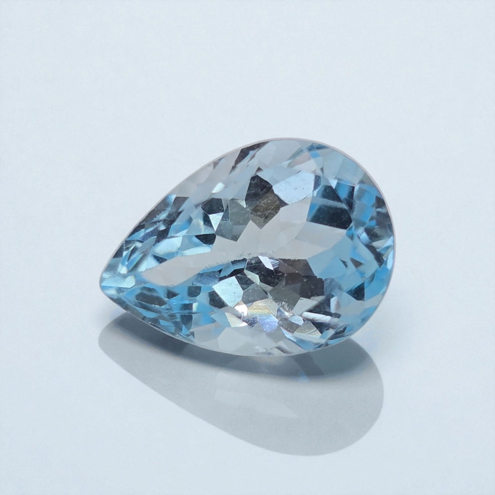4.04 ct Natural Blue Topaz: Gemstones: Natural Blue Topaz /Carat Weights: 4.04 ct /Size or Dimensions: 11.50 X 8.60 X 6.00 mm /Treatment: Irradiated