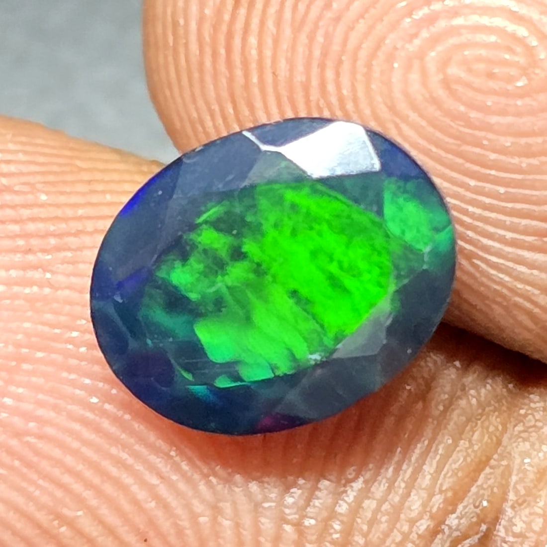 1.57 Ct "Play Of Colors" Natural Black Opal Cut: Gemstones: Natural Black Fire Opal /Carat Weights: 1.57 ct /Size or Dimensions: 10 X 8 X 4 mmTreatment: Heated