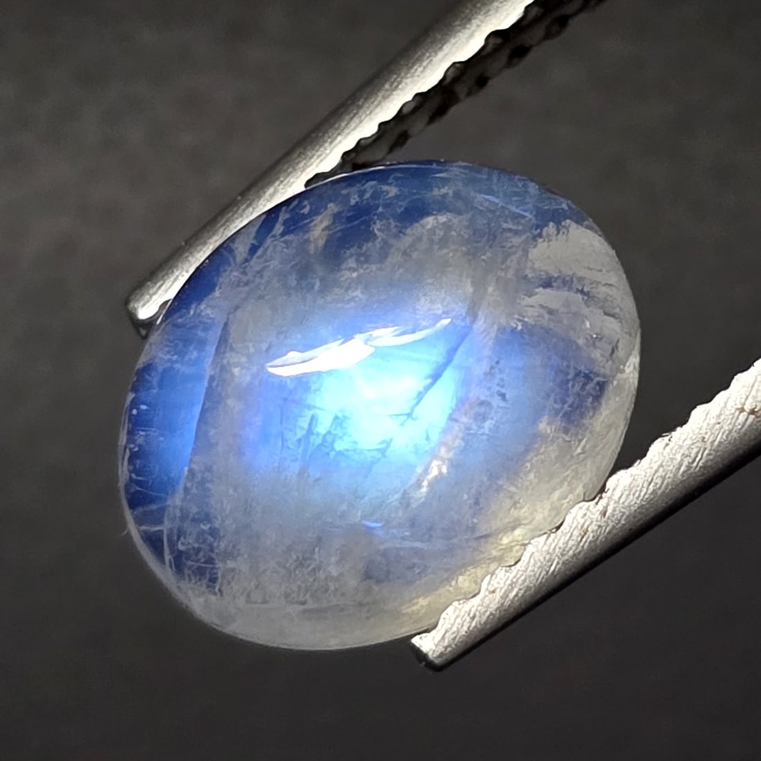 2.19 Ct Natural Royal Blue Moonstone: Gemstones: Natural Blue Moonstone /Carat Weights: 2.19 Ct /Size or Dimensions: 9 X 7 X 4.40 mm