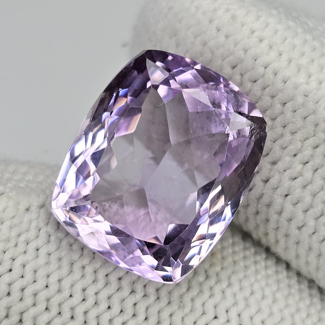 16.32 ct "Top Quality" Brazilian Natural Pink Amethyst: Gemstones: Natural Brazil Amethyst /Carat Weights: 16.32 ct /Size or Dimensions: 16 X 13 X 10.50 mm /Origin : Brazil