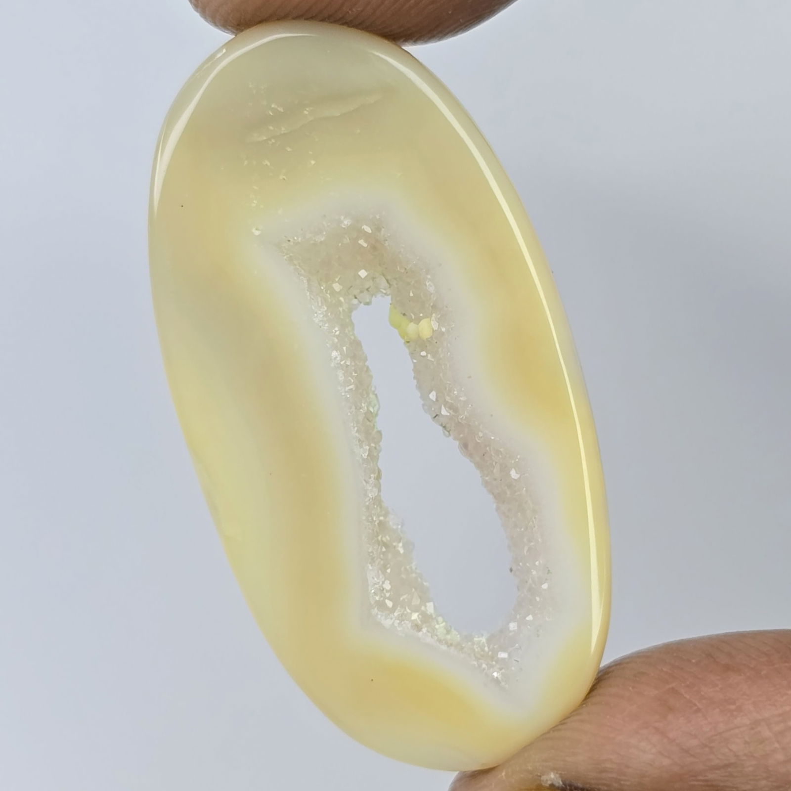 20.34 Ct Natural Onyx Druzy Lace: Gemstones: Natural Onyx /Carat Weights: 20.34 ct /Size or Dimensions: 34.50 X 18 X 4 mm