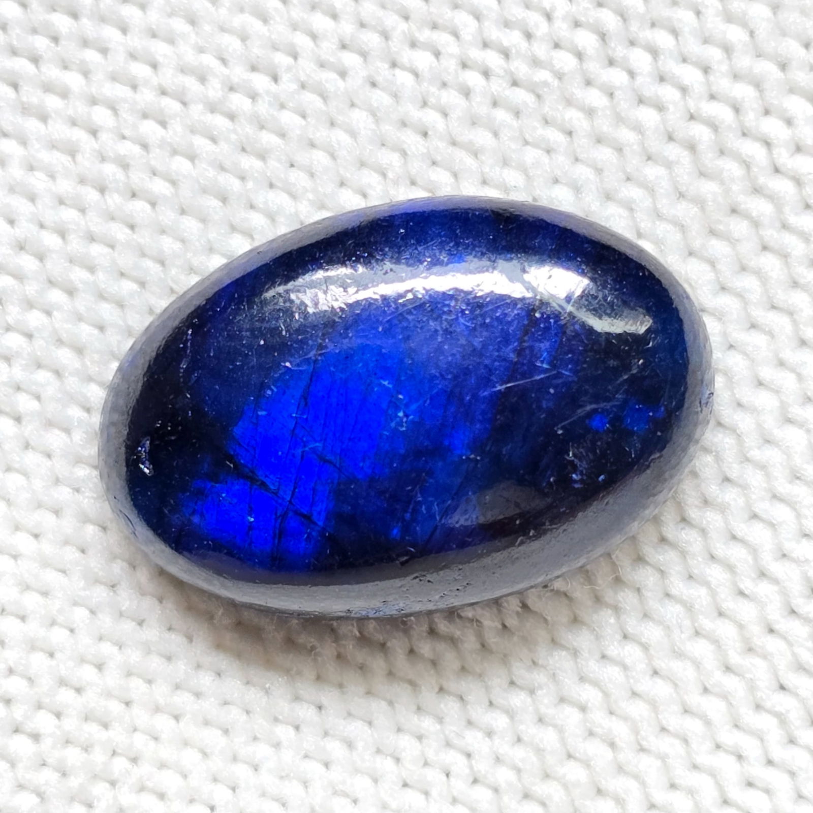 16.27 Ct "Stunning" Blue Fire Labradorite: Gemstones: Natural Labradorite /Carat Weights: 16.27 ct /Size or Dimensions: 21.30 X 14 X 6.50 mm /Treatment: Color Dyed
