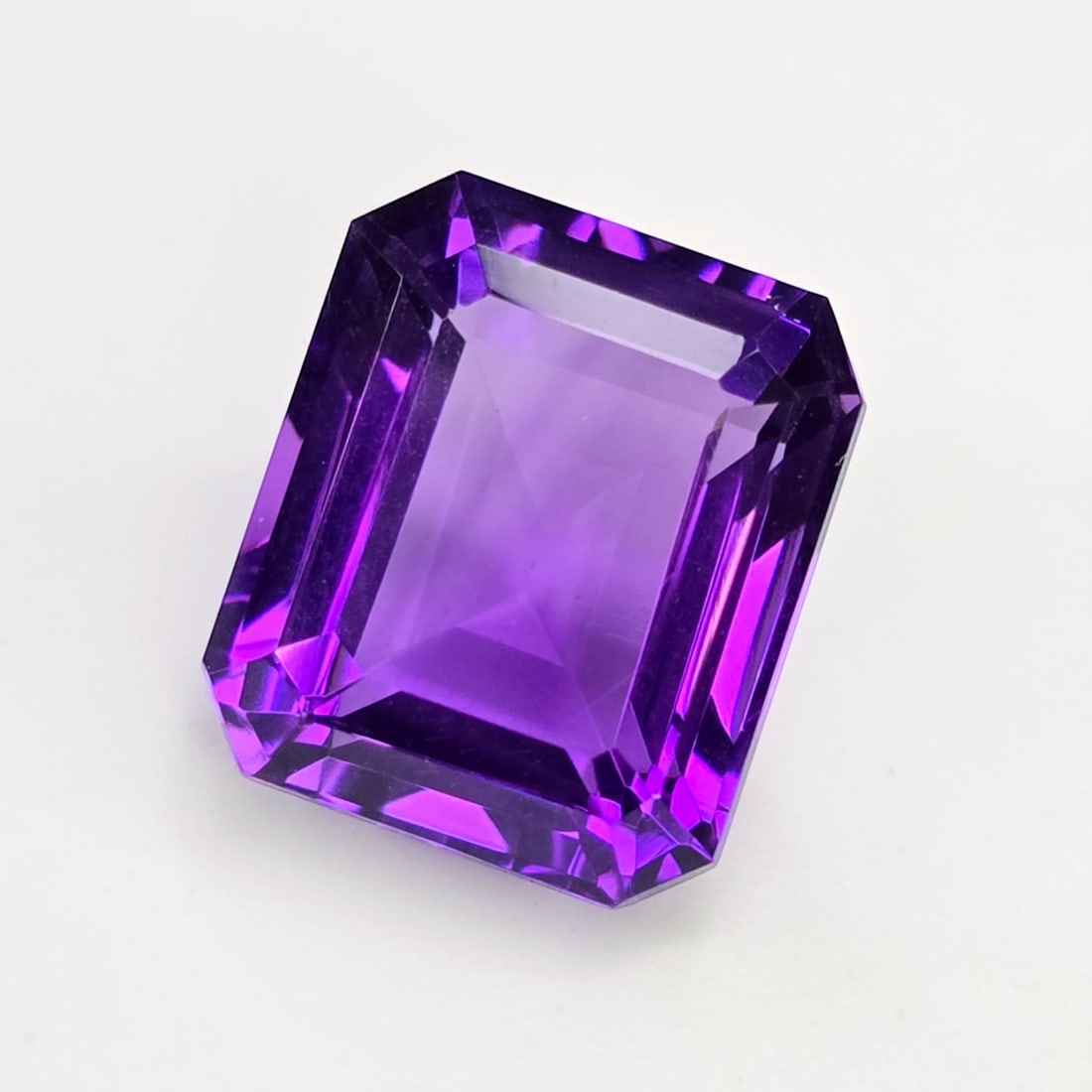 7.24 ct "Top Quality" Natural Deep Purple African Amethyst: Gemstones: Natural African Amethyst /Carat Weights: 7.24 ct /Size or Dimensions: 12.60 X 10.60 X 7.40 mm /Origin : Africa