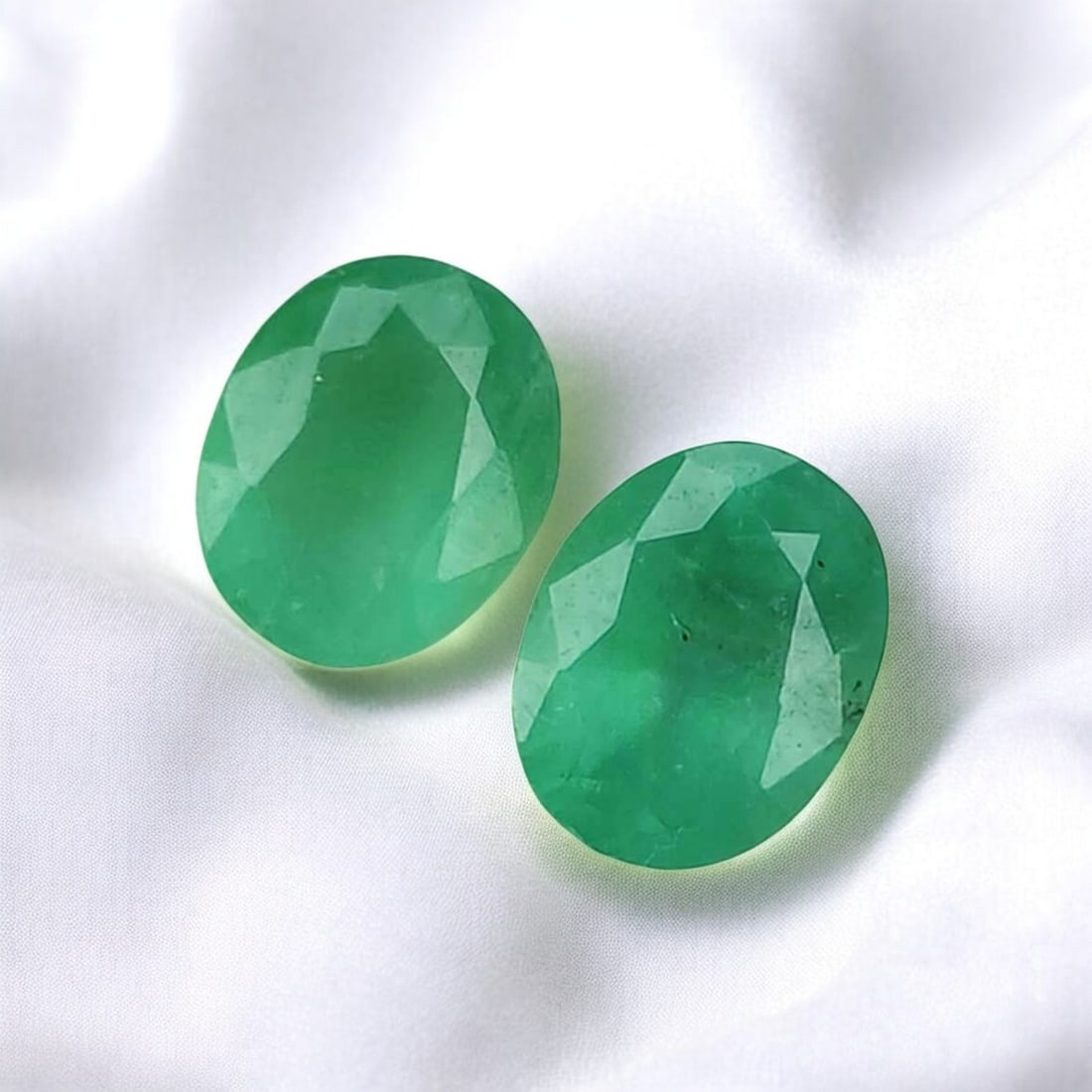 0.47 ct Natural Zambian Emerald Oval: Gemstones: Natural Emerald /Carat Weights: 0.47 ct /Size or Dimensions: 4.40 X 3.40 X 2.20 to 2.80 mm Approx /Treatment : Colorless Oil