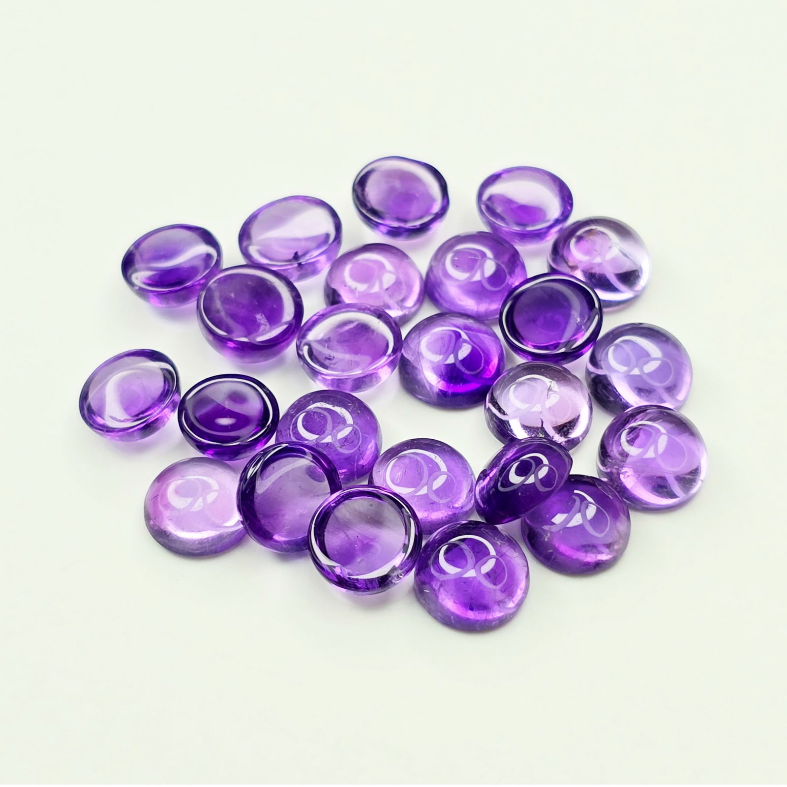 20.89 ct Natural African Amethyst Round Cab Set: Gemstones: Natural African Amethyst /Carat Weights: 20.89 ct /Size or Dimensions: 6 mm /Origin : Africa