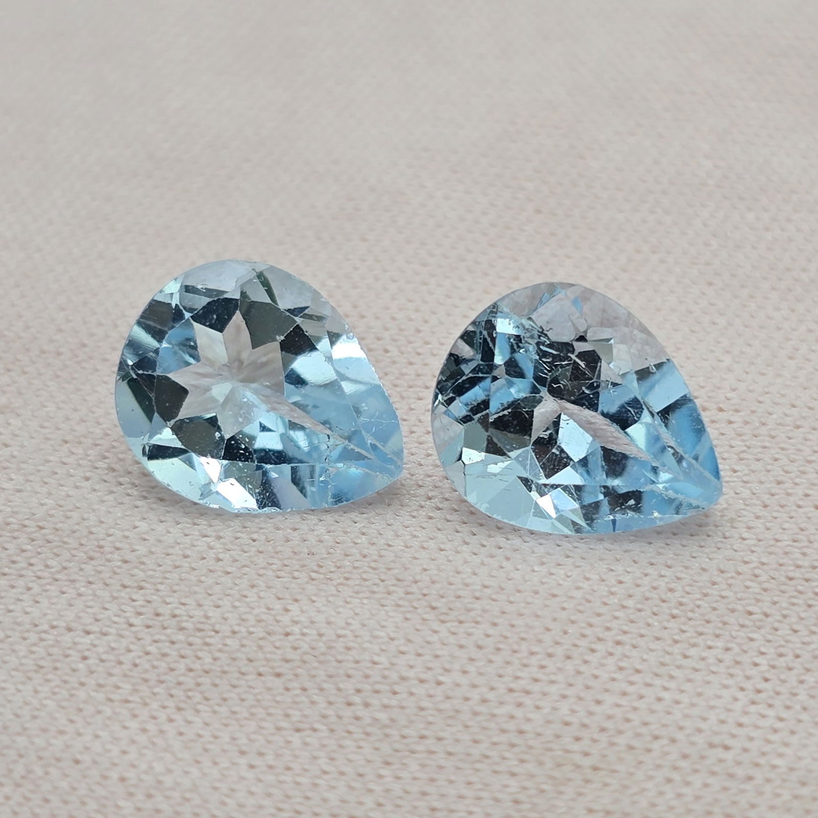 5.50 ct Natural Blue Topaz Pair: Gemstones: Natural Blue Topaz /Carat Weights: 5.50 ct /Size or Dimensions: 10 X 8 mm /Treatment: Irradiated