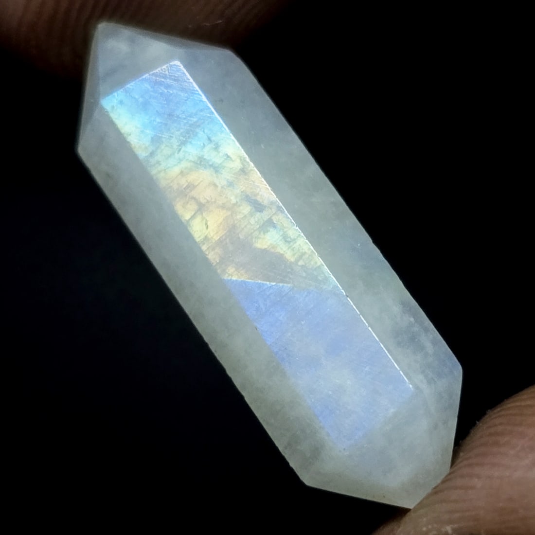 11.40 Ct Natural Blue Moonstone Pencil: Gemstones: Natural Blue Moonstone /Carat Weights: 11.40 Ct /Size or Dimensions: 26 X 8 mm Approx