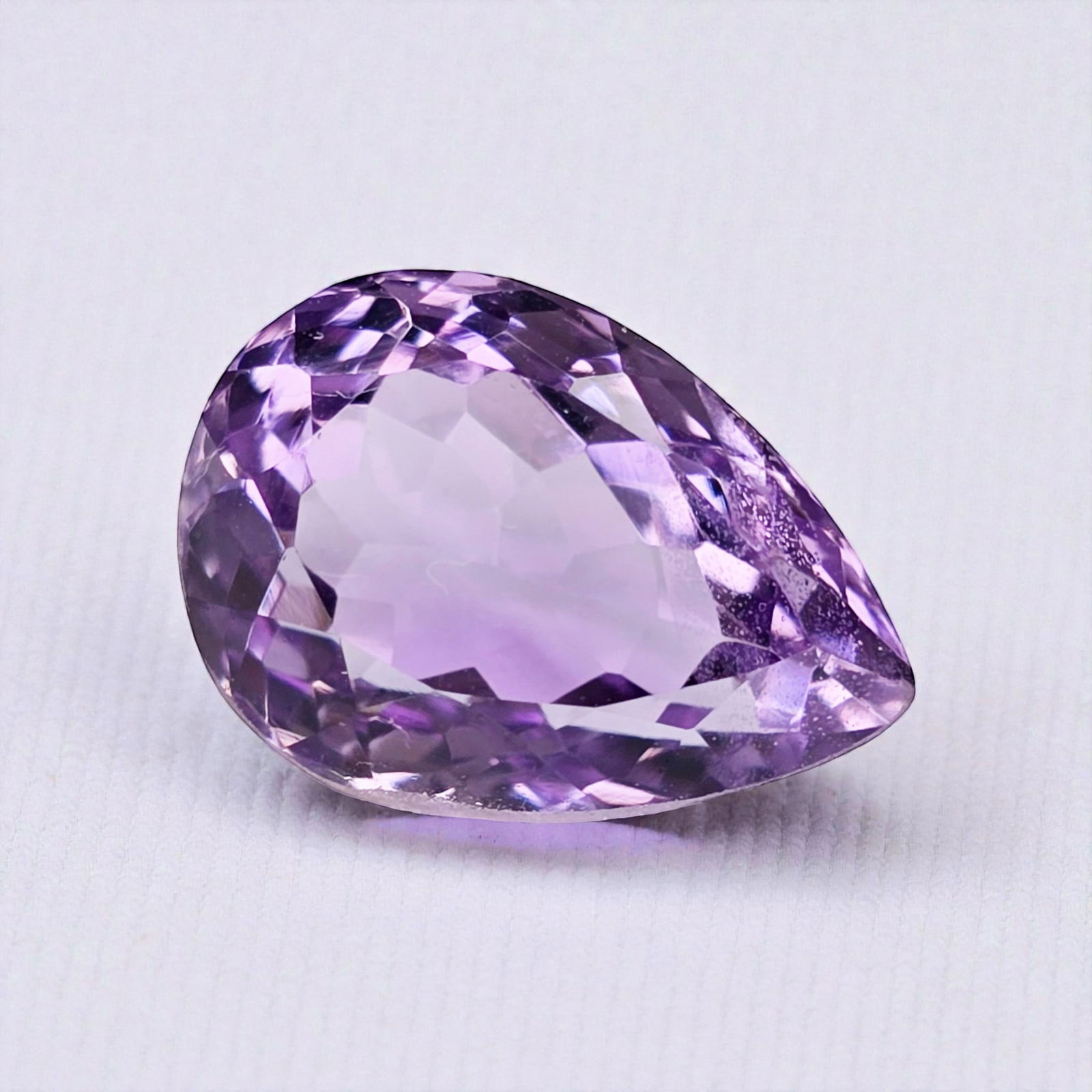 7.03 ct "Top Quality" Natural Purple Amethyst: Gemstones: Natural Brazil Amethyst /Carat Weights: 7.03 ct /Size or Dimensions: 14 X 10 X 8.60 mm /Origin : Brazil