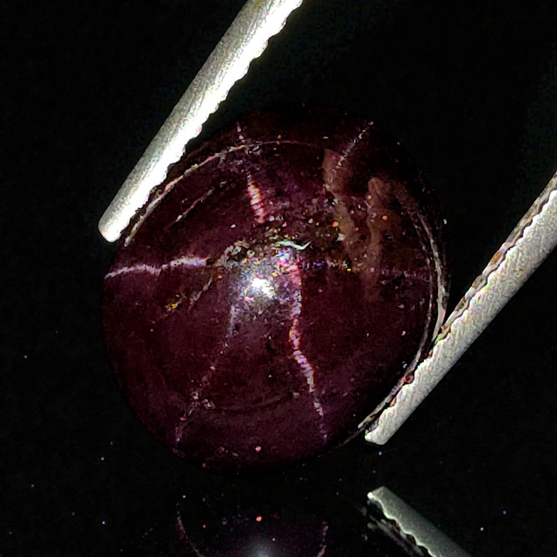 6.88 Ct Unheated Natural Star Garnet: Gemstones: Natural Star Garnet /Carat Weights: 6.88 ct /Size or Dimensions: 11 X 9.50 X 5.80 mm /Treatment: None