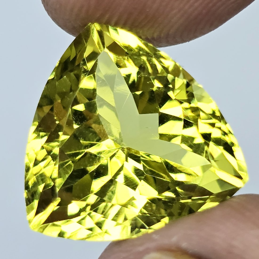 11.17 Ct "AAA Grade" Natural Green Gold Quartz: Gemstones: Natural Green Gold Quartz /Carat Weights: 11.17 ct /Size or Dimensions: 15 X 15 X 10 mm /Treatment: No