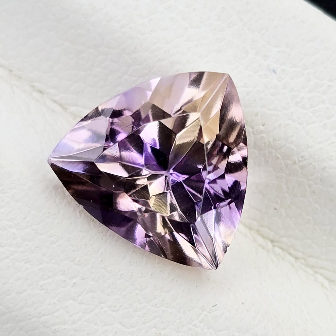 2.64 ct "Top Quality" Natural Bicolor Ametrine: Gemstones: Natural Ametrine /Carat Weights: 2.64 ct /Size or Dimensions: 9.30 X 9.08 X 6.70 mm Approx