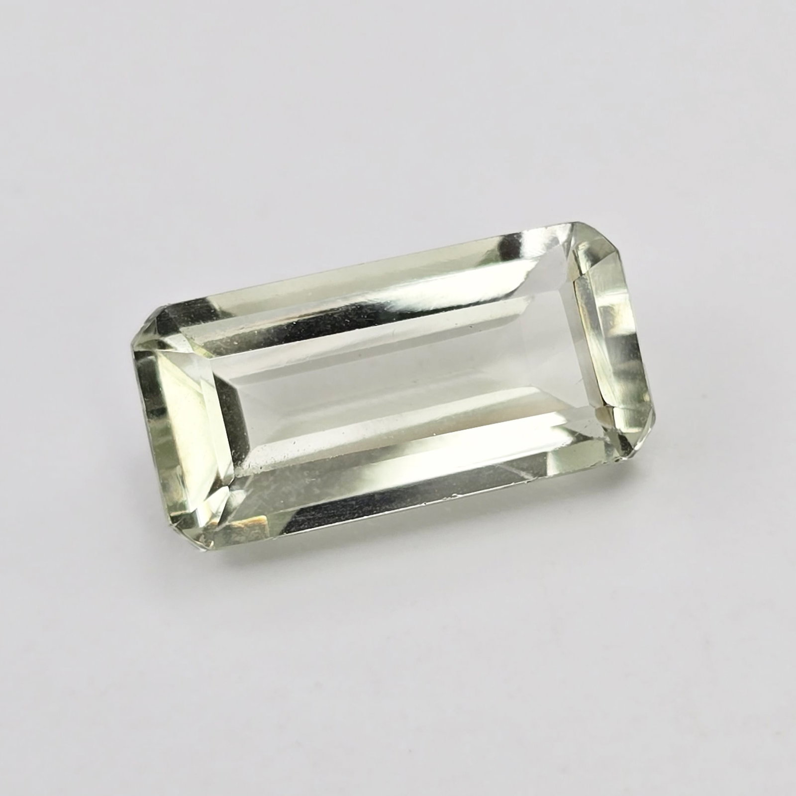 4.06 Ct "Top Quality" Natural Green Amethyst: Gemstones: Natural Green Amethyst /Carat Weights: 4.06 Ct /Size or Dimensions: 14 X 7 X 5 mm / Treatment: Heated