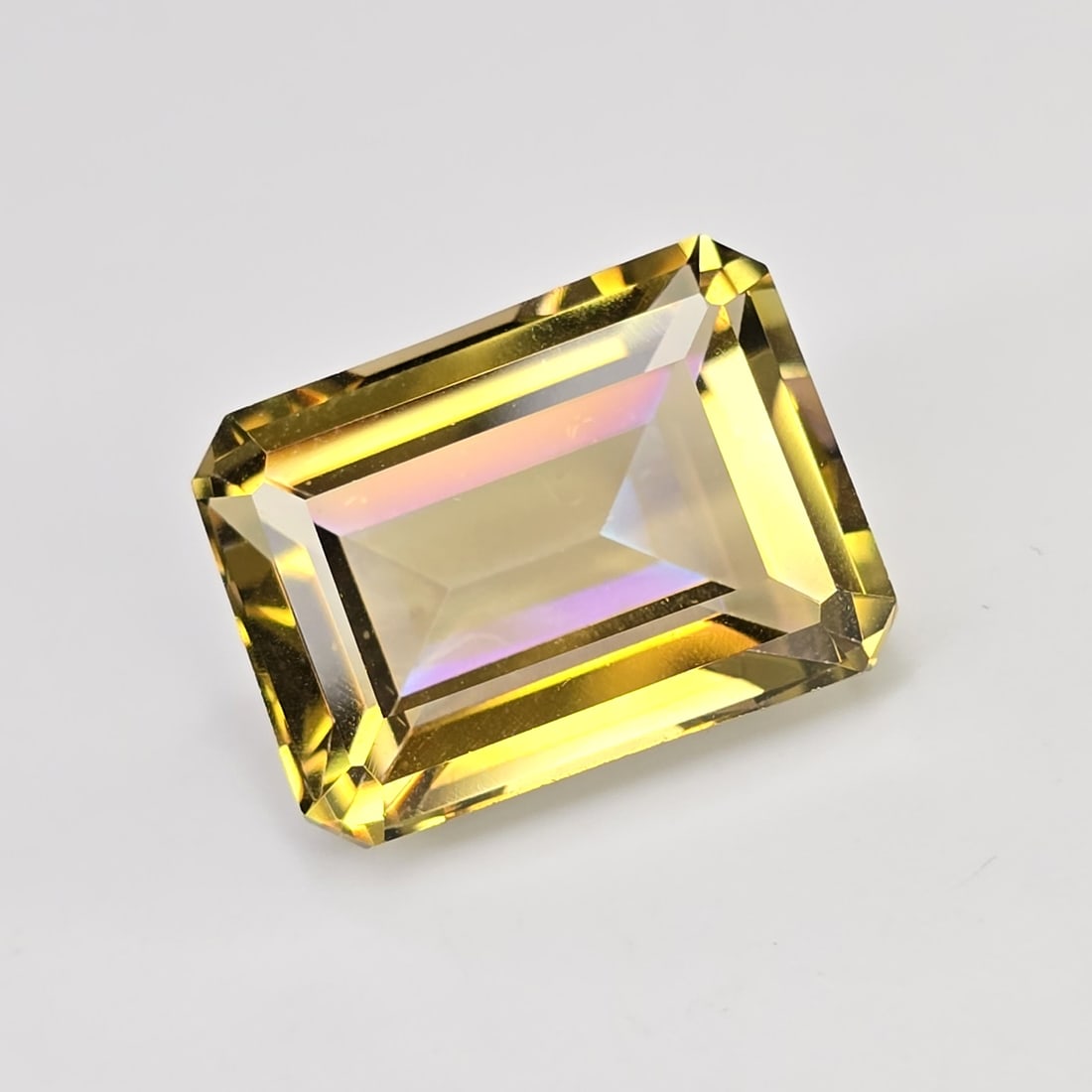 11.88 ct "Top Qulaity" Natural Yellow Mystic Quartz: Gemstones: Natural Mystic Quartz /Carat Weights: 11.88 ct /Size or Dimensions: 15 X 12 X 8 mm Approx /Treatment: Coated