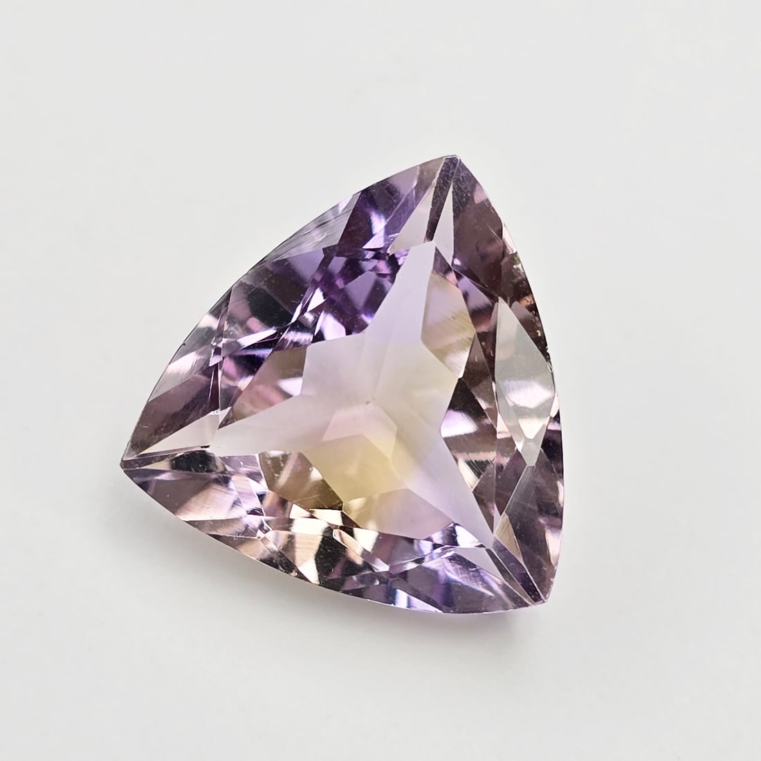 5.97 ct "Top Quality" Natural Bicolor Ametrine: Gemstones: Natural Ametrine /Carat Weights: 5.97 ct /Size or Dimensions: 13.30 X 13.30 X 6.60 mm Approx