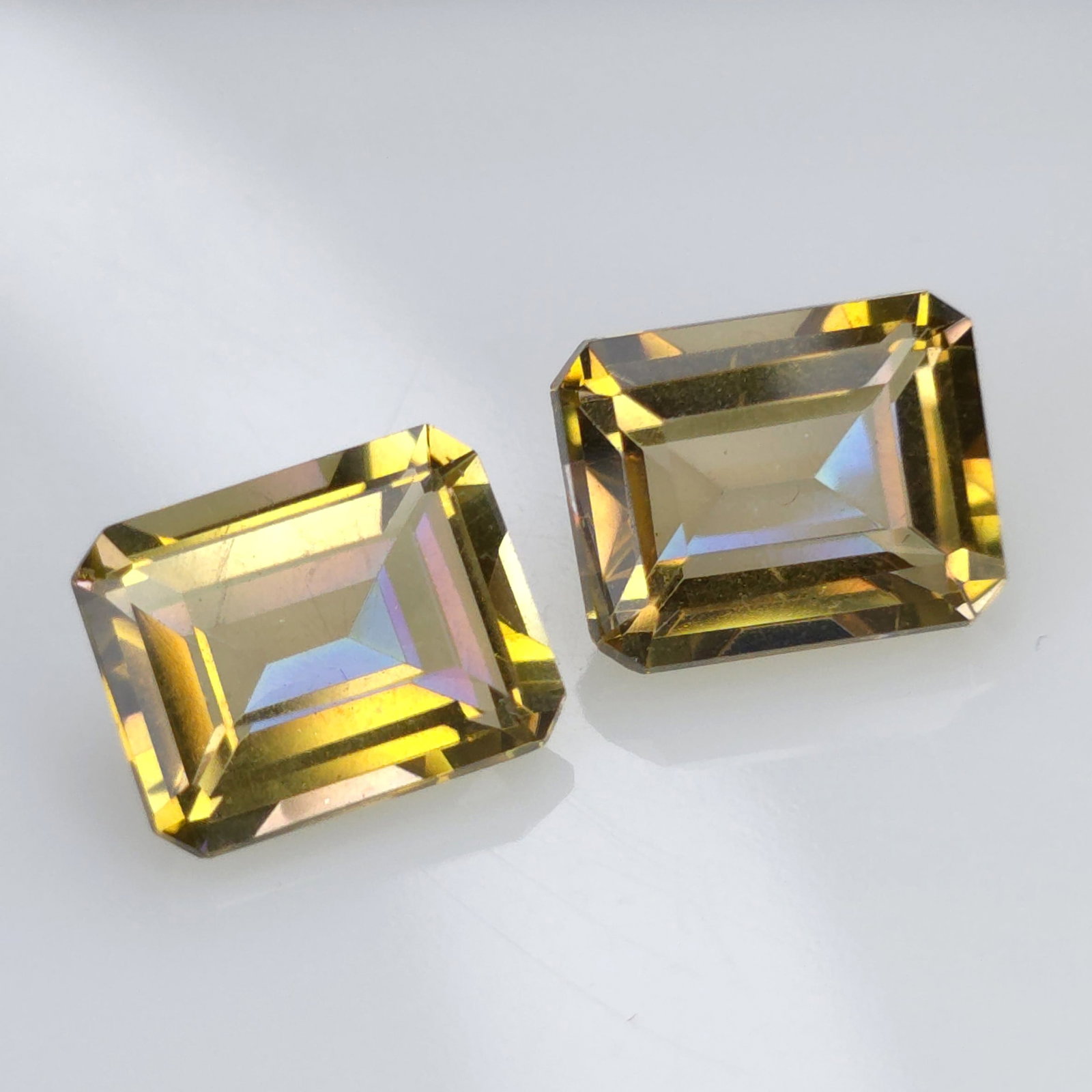 6.11 ct "Top Qulaity" Natural Yellow Mystic Quartz Pair: Gemstones: Natural Mystic Quartz /Carat Weights: 6.11 ct /Size or Dimensions: 10 X 8 mm /Treatment: Coated