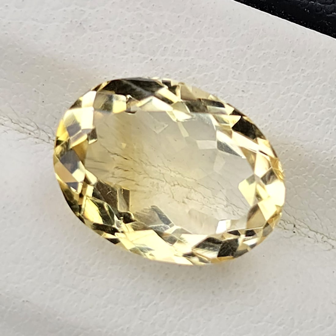 5.13 Ct Natural Citrine: Gemstones: Natural Citrine /Carat Weights: 5.13 Ct /Size or Dimensions: 12.50 X 9.50 X 6.70 mm Approx