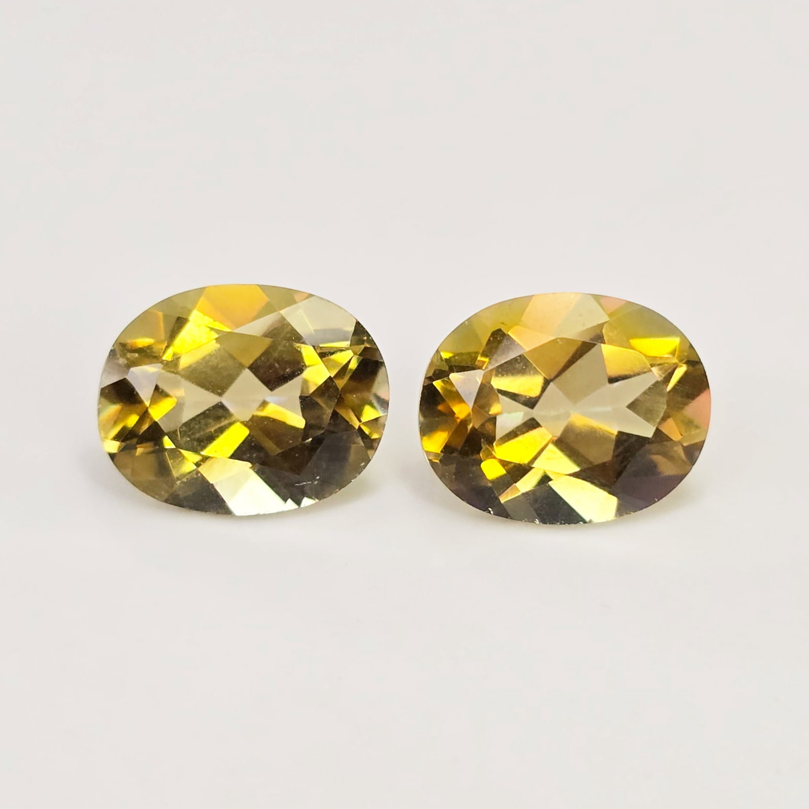 5.13 ct "Top Qulaity" Natural Yellow Mystic Quartz Pair: Gemstones: Natural Mystic Quartz /Carat Weights: 5.13 ct /Size or Dimensions: 10 X 8 X 5.50 mm /Treatment: Coated