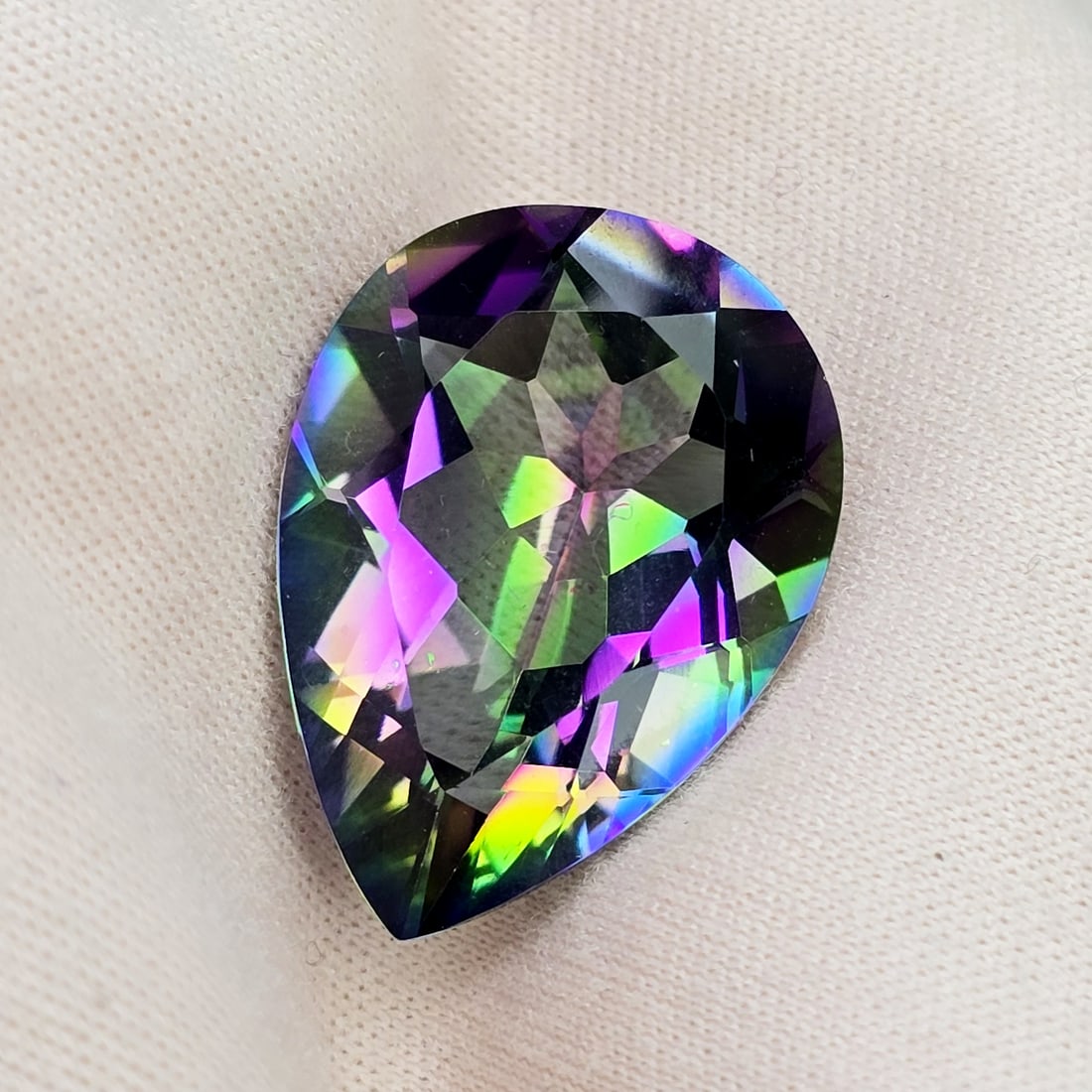16.95 ct "Top Qulaity" Natural Rainbow Mystic Quartz: Gemstones: Natural Mystic Quartz /Carat Weights: 16.95 ct /Size or Dimensions: 22 X 16 X 9.60 mm /Treatment: Coated