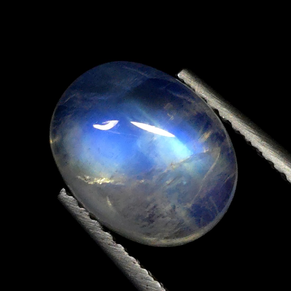 3.41 Ct Natural Royal Blue Moonstone: Gemstones: Natural Blue Moonstone /Carat Weights: 3.41 Ct /Size or Dimensions: 10 X 8 mm