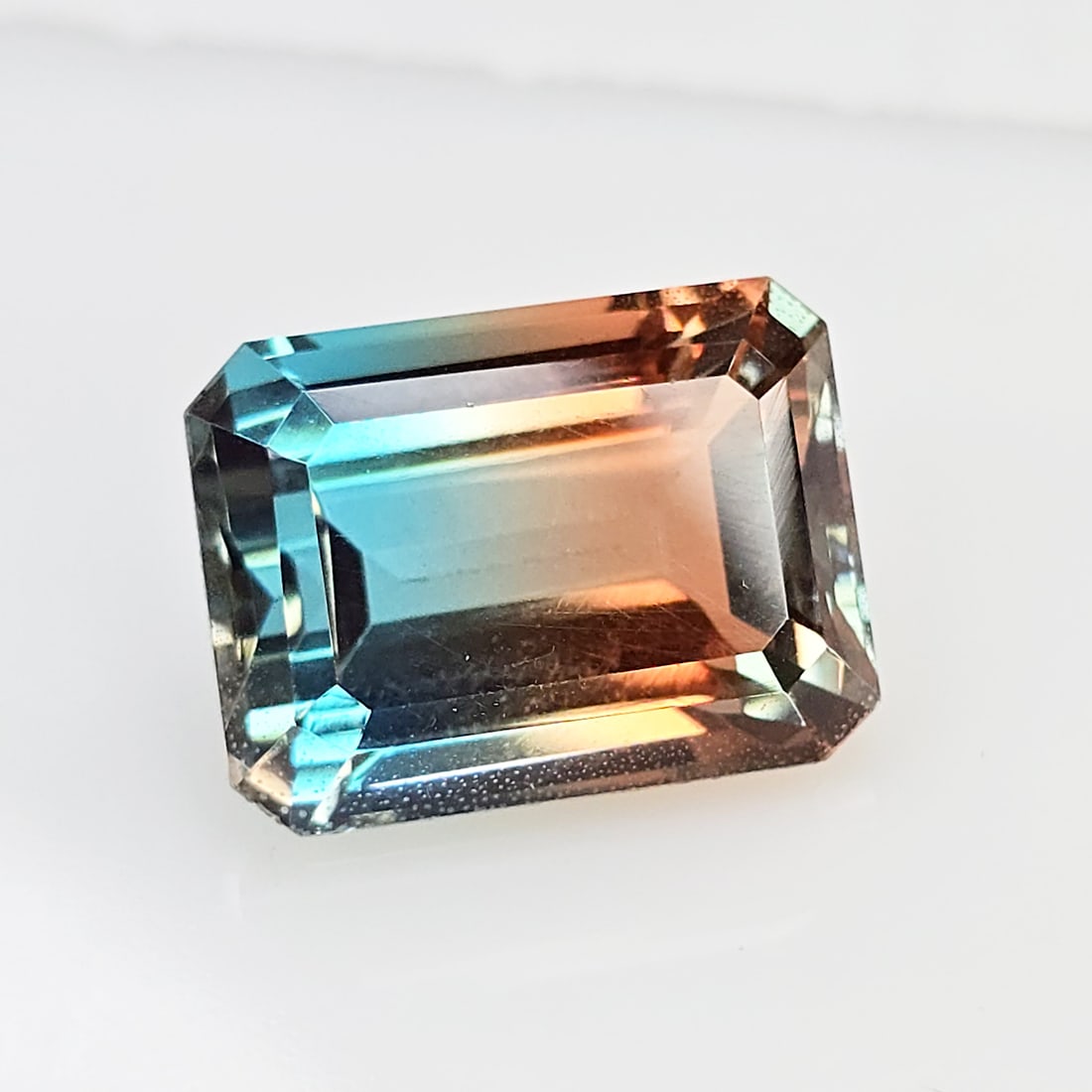 14.34 Ct "Beautiful"Aqua Terra Costa Doublet Quartz: Gemstones: Natural Quartz /Carat Weights: 14.34 ct /Size or Dimensions: 16 X 12 mm Approx /Treatment: Doublet QuartzThis beautiful gemstone is crafted from two layers of natural quartz, forming a stun