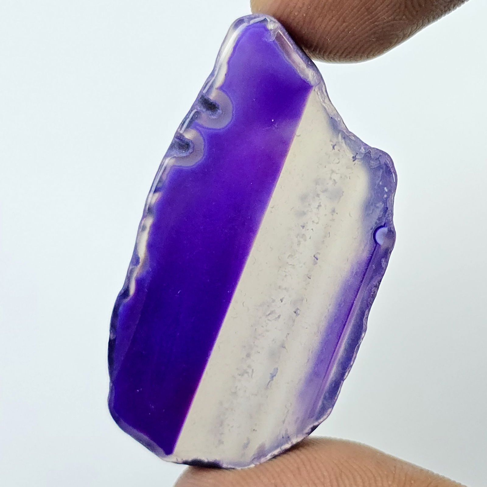 50.70 ct Natural Onyx Slice: Gemstones: Natual Onyx Slice /Carat Weights: 50.70 ct /Size or Dimensions: 42 X 22.20 X 5.80 mmTreatment: Color Dyed