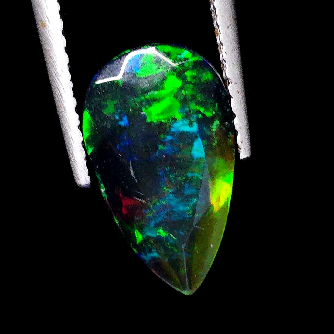 2.10 Ct "Play Of Colors" Natural Black Opal Cut: Gemstones: Natural Black Fire Opal /Carat Weights: 2.10 ct /Size or Dimensions: 12.40 X 7.40 X 5 mmTreatment: Heated