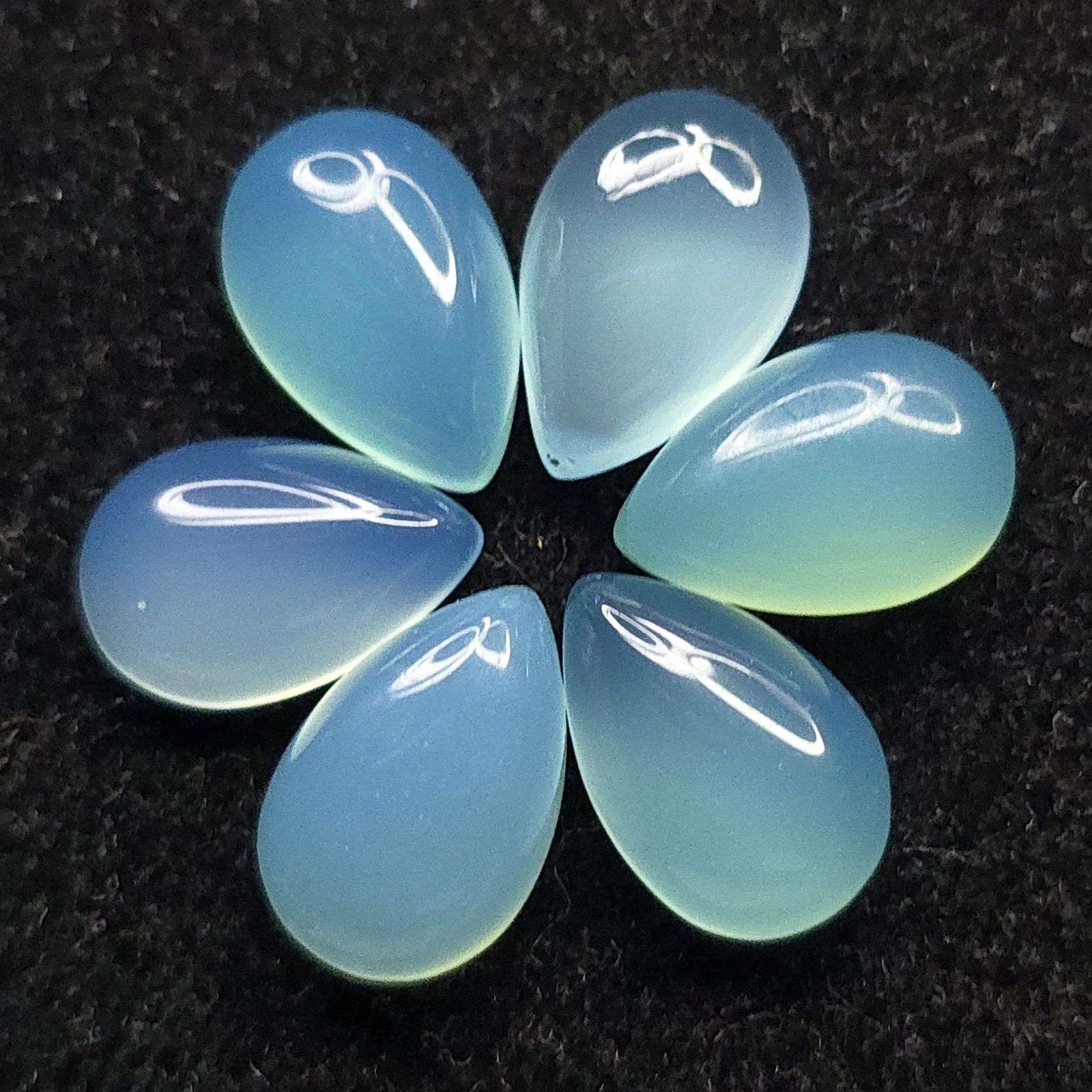 20.03 ct Natural Chalcedony Pear Set: Gemstones: Natual Chalcedony /Carat Weights: 20.03 ct /Size or Dimensions: 12 X 8 mm