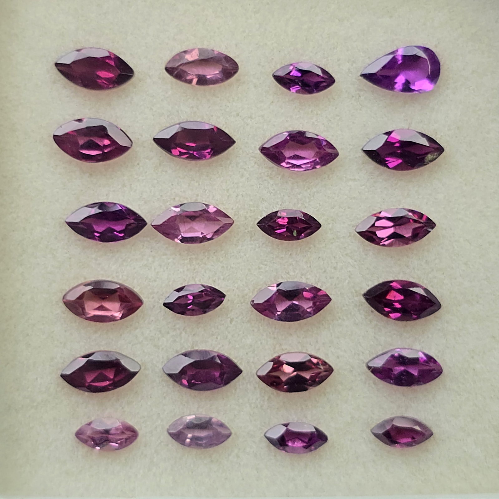 4.11 Ct Natural Rhodolite Marquise Set: Gemstones: Rhodolite Garnet /Carat Weights: 4.11 ct /Size or Dimensions: 4 X 2 To 5 X 3 mm Approx
