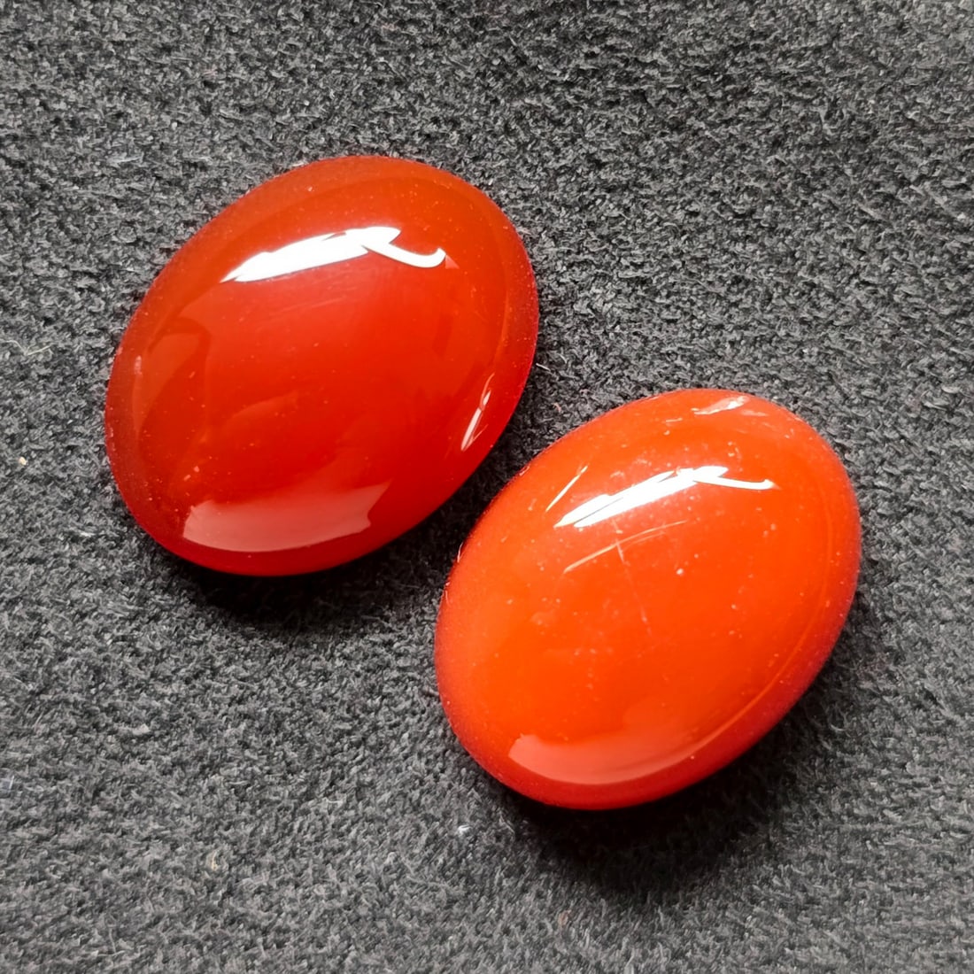 18.67 ct Natural Red Onyx Pair: Gemstones: Natual Onyx /Carat Weights: 18.67 ct /Size or Dimensions: 16 X 12 X 5.70 mm