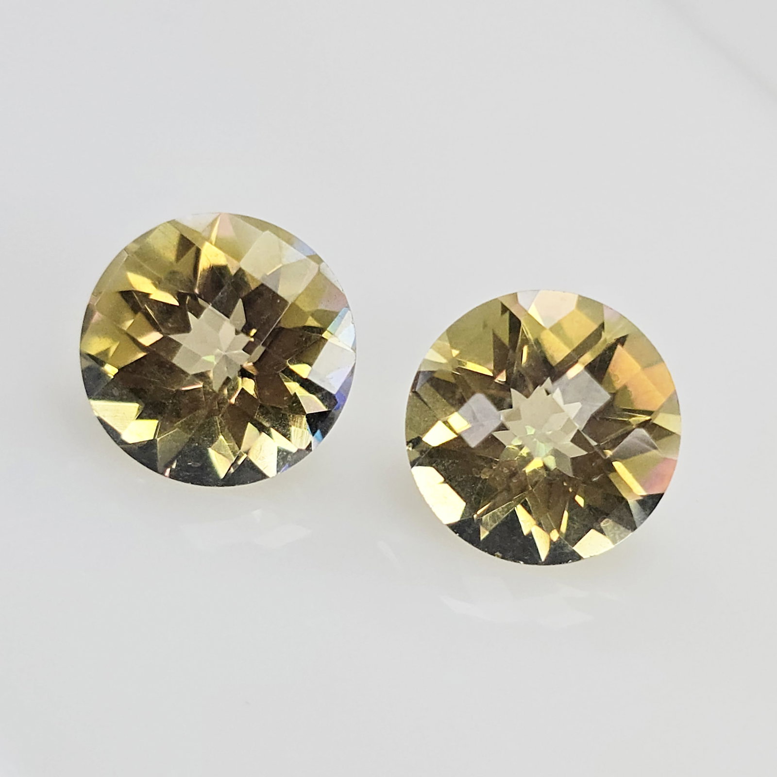 6.35 ct "Top Qulaity" Natural Yellow Mystic Quartz Pair: Gemstones: Natural Mystic Quartz /Carat Weights: 6.35 ct /Size or Dimensions: 10 X 10 mm /Treatment: Coated