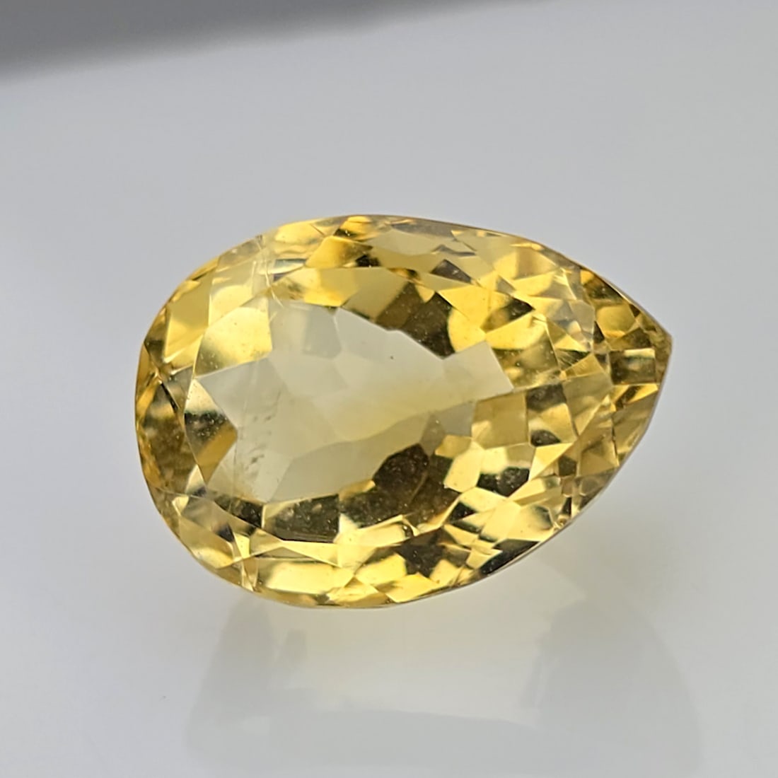 5.86 Ct Natural Citrine: Gemstones: Natural Citrine /Carat Weights: 5.86 Ct /Size or Dimensions: 12.70 X 9.20 X 8 mm Approx