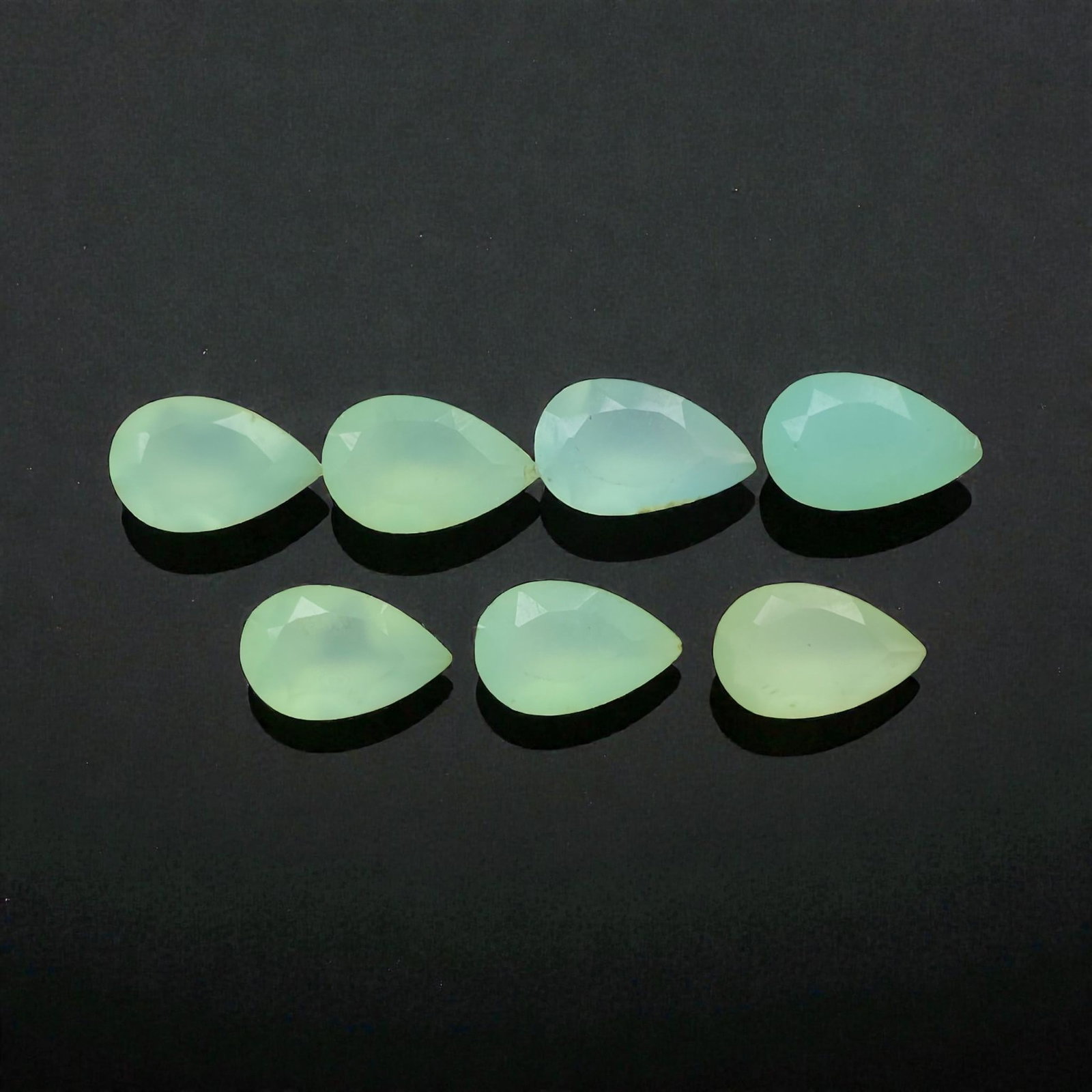 5.21 ct Natural Chalcedony Pear Cut: Gemstones: Natual Chalcedony /Carat Weights: 5.21 ct /Size or Dimensions: 8 X 5 X 3 mm