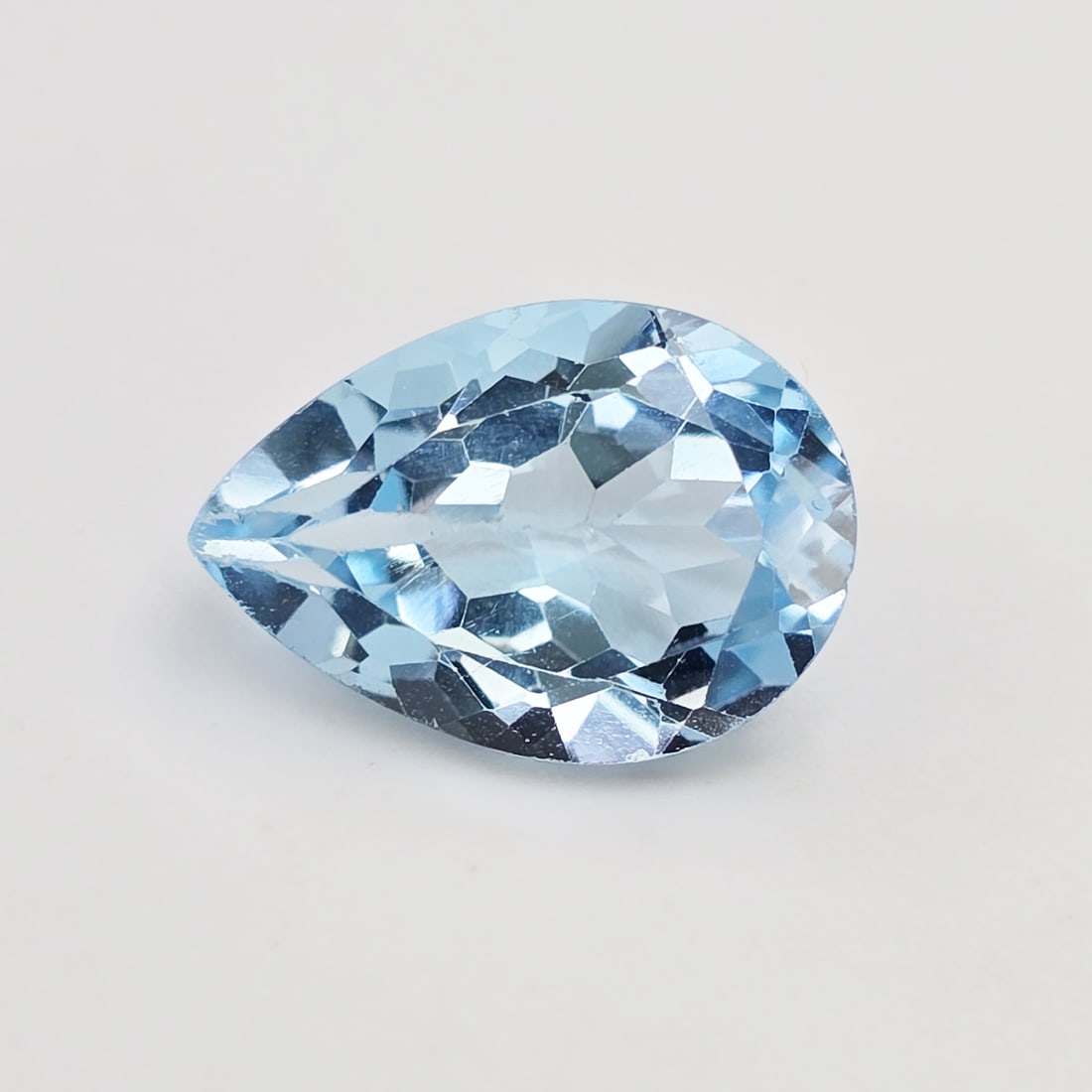 4.83 ct Natural Blue Topaz: Gemstones: Natural Blue Topaz /Carat Weights: 4.83 ct /Size or Dimensions: 13 X 9 X 6 mm /Treatment: Irradiated