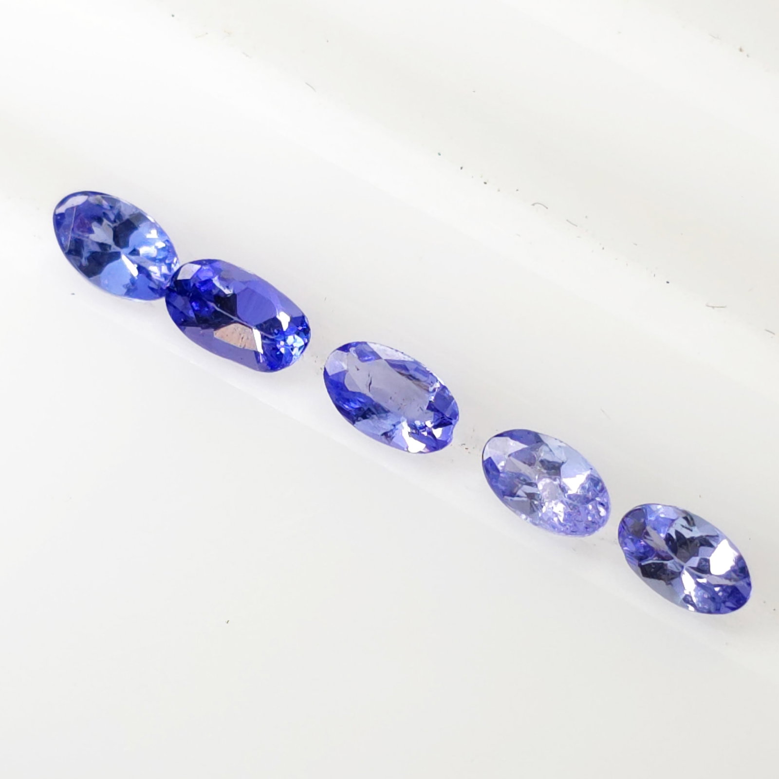1.03 Ct "Flawless" Natural Tanzanite Oval Set: Gemstones: Natural Tanzanite /Carat Weights: 1.03 ct /Size or Dimensions: 5 X 3 mm Approx /Origin : Tanzania