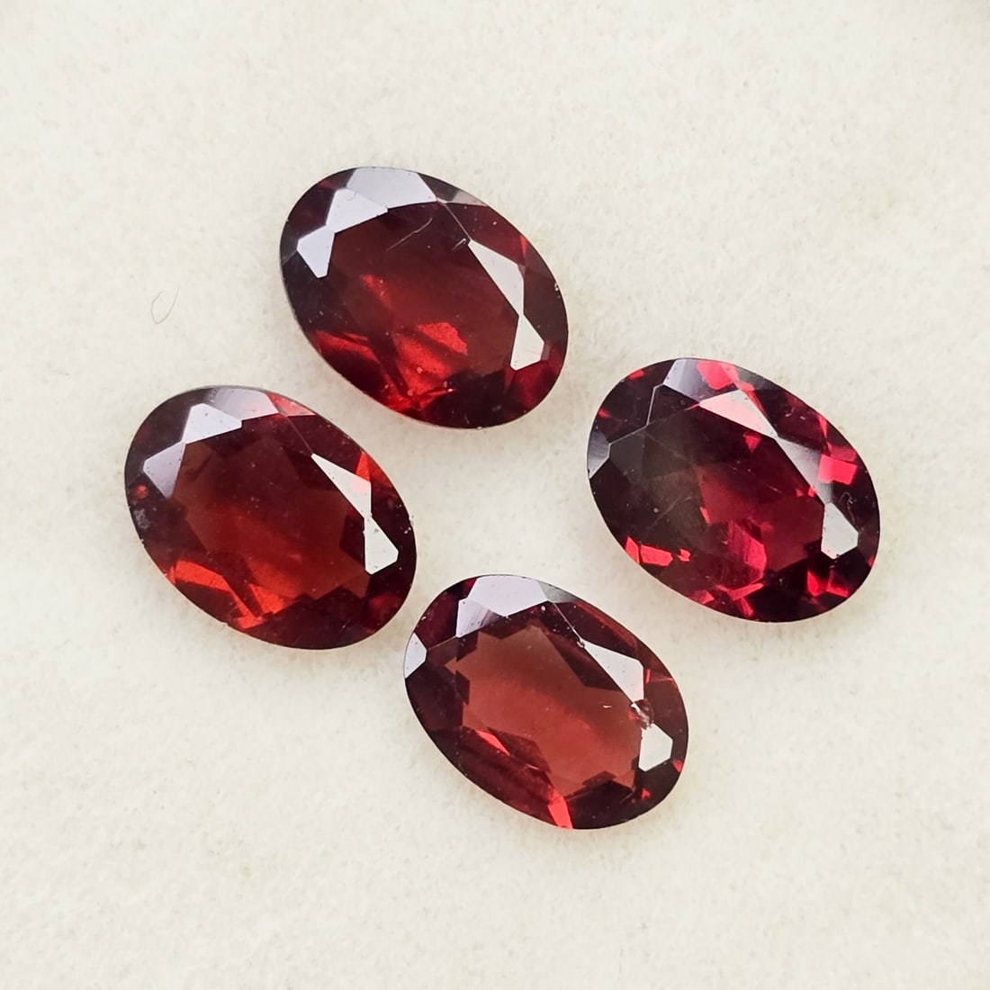 3.50 Ct Natural Red Garnet Oval Set: Gemstones: Natural Red Garnet /Carat Weights: 3.50 ct /Size or Dimensions: 7 X 5 mm Approx