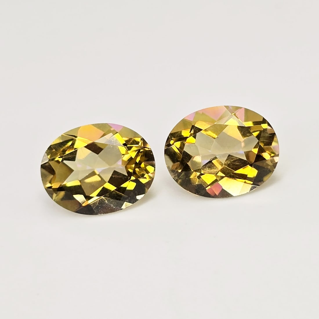 4.87 ct "Top Qulaity" Natural Yellow Mystic Quartz Pair: Gemstones: Natural Mystic Quartz /Carat Weights: 4.87 ct /Size or Dimensions: 10 X 8 mm /Treatment: Coated