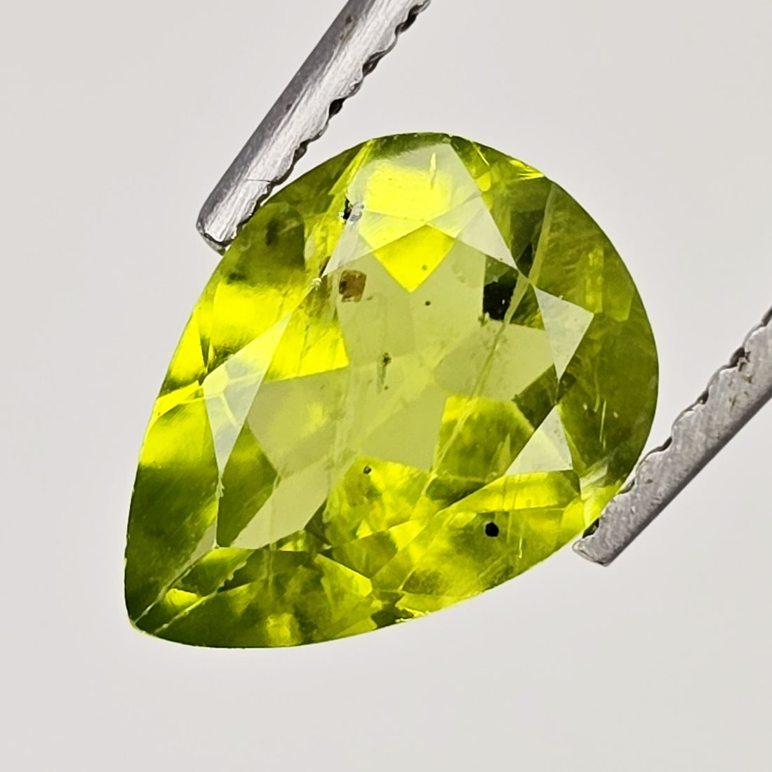 1.80 ct Natural Peridot: Gemstones: Natural Peridot /Carat Weights: 1.80 ct /Size or Dimensions: 9 X 7 X 4 mm Approx /Treatment: No