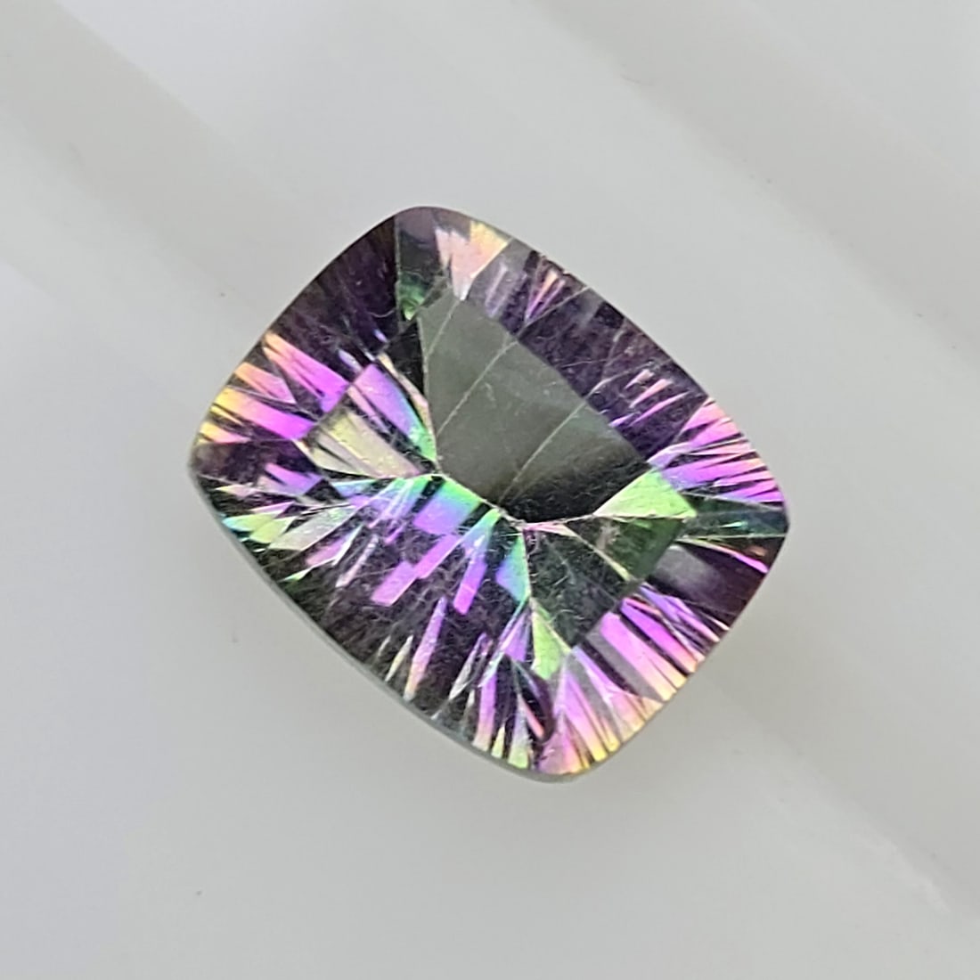3.60 ct "Top Qulaity" Natural Rainbow Mystic Quartz Concave: Gemstones: Natural Mystic Quartz /Carat Weights: 3.60 ct /Size or Dimensions: 10 X 8 X 5.20 mm /Treatment: Coated