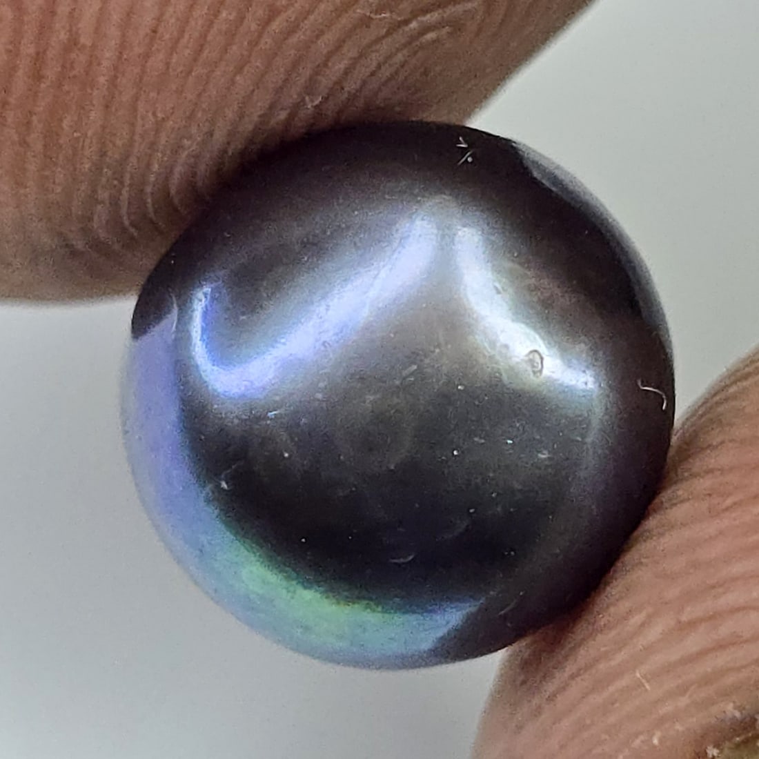 4.73 ct "Rare" Natural Black Tahitian Pearl: Gemstones: Natural Tahitian Pearl /Carat Weights: 4.73 ct /Size or Dimensions: 10 X 10 X 6 mm Approx