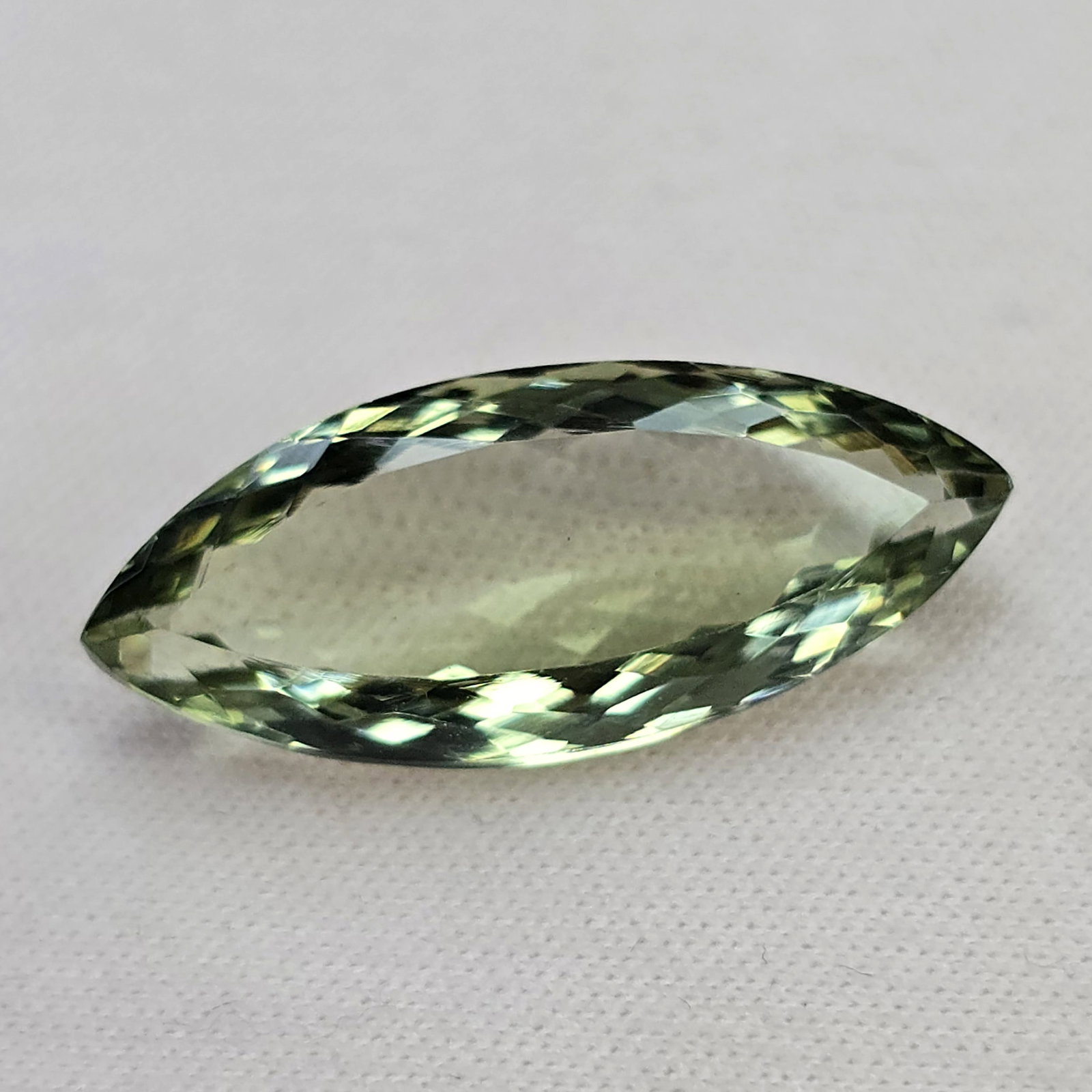 9.20 Ct "Top Quality" Natural Green Amethyst: Gemstones: Natural Green Amethyst /Carat Weights: 9.20 Ct /Size or Dimensions: 23.60 X 9.80 X 6.40 mm / Treatment: Heated