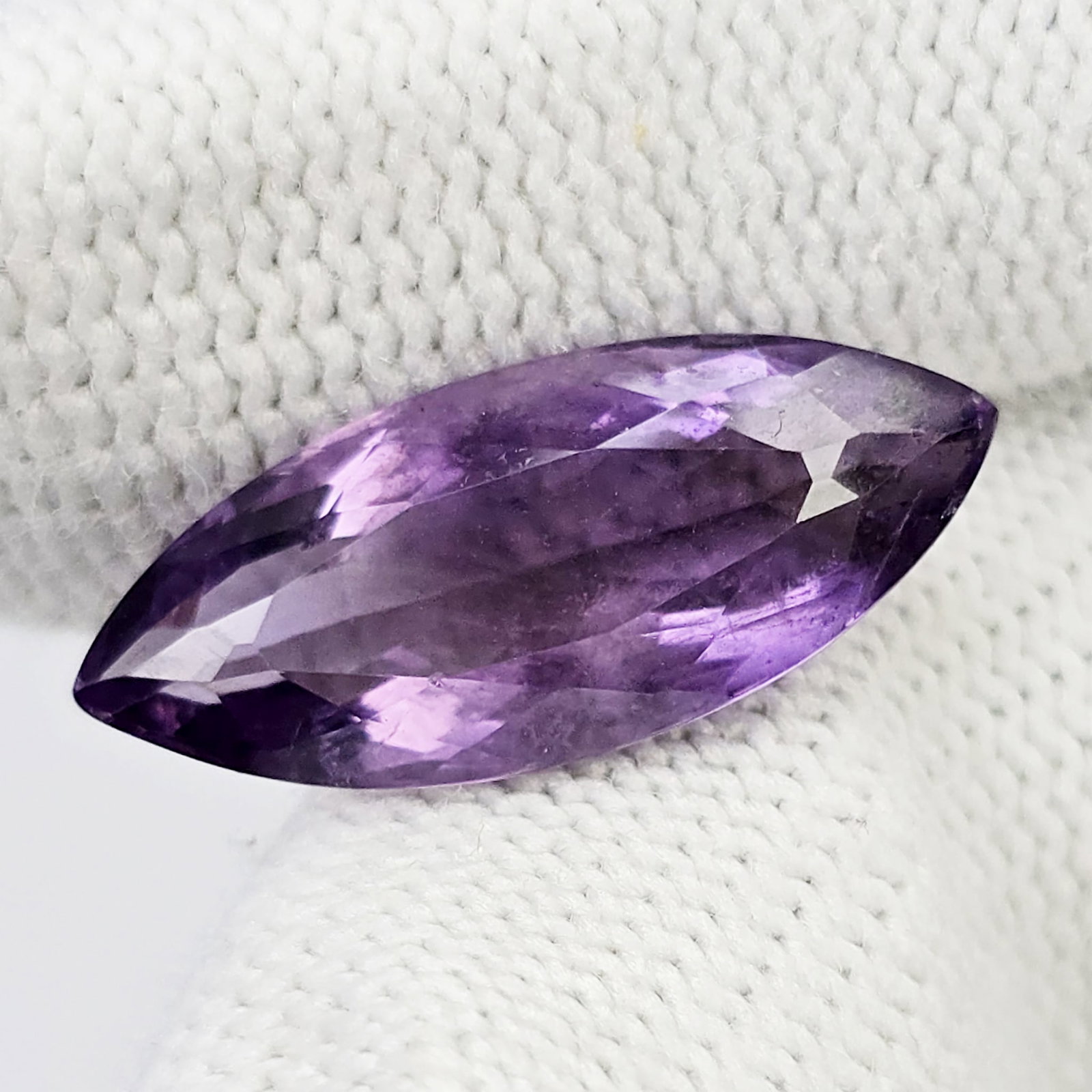 7.75 ct "Top Quality" Natural Purple Amethyst: Gemstones: Natural Brazil Amethyst /Carat Weights: 7.75 ct /Size or Dimensions: 21.80 X 9 X 7 mm /Origin : Africa