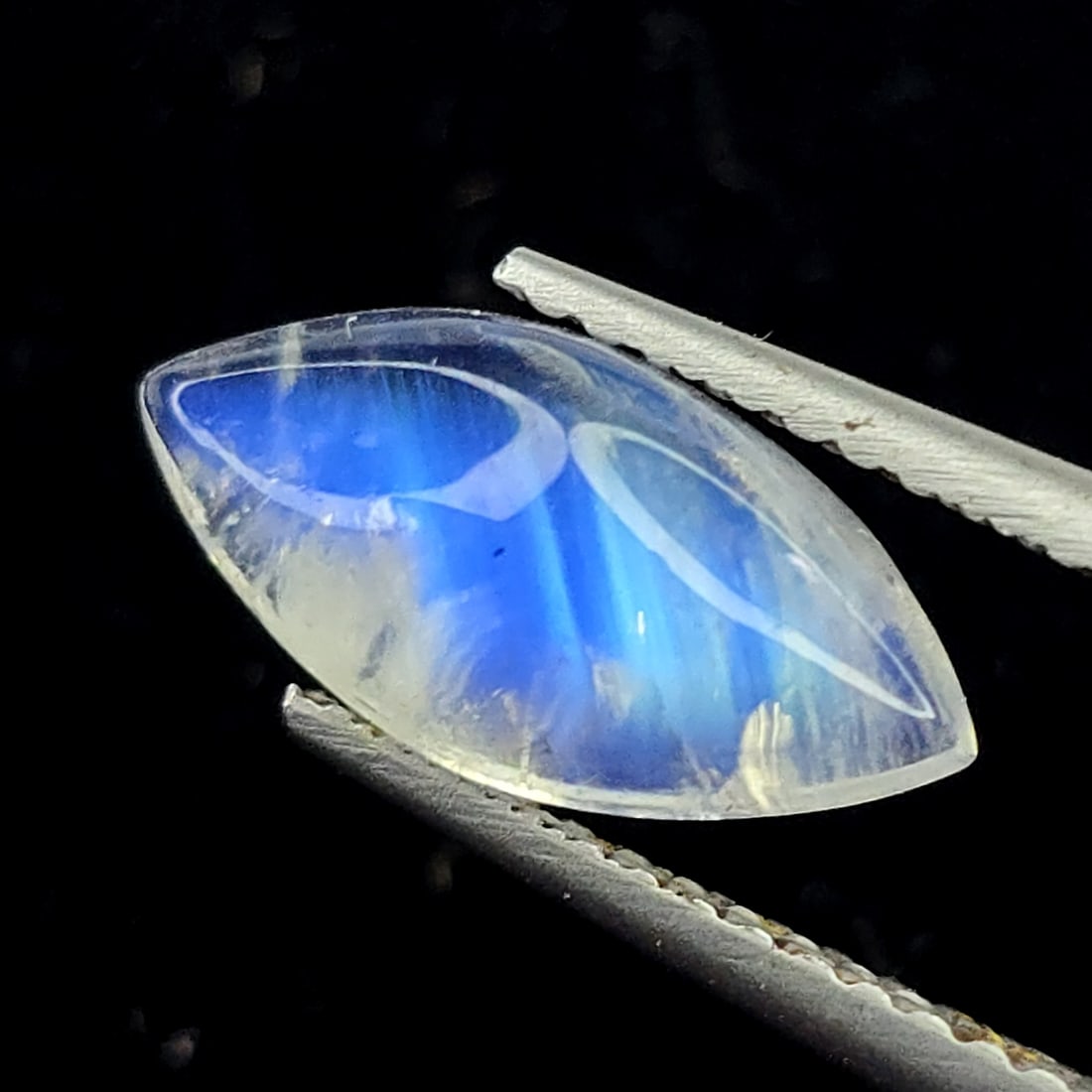 2.01 Ct Natural Royal Blue Moonstone: Gemstones: Natural Blue Moonstone /Carat Weights: 2.01 Ct /Size or Dimensions: 12 X 6 X 4 mm