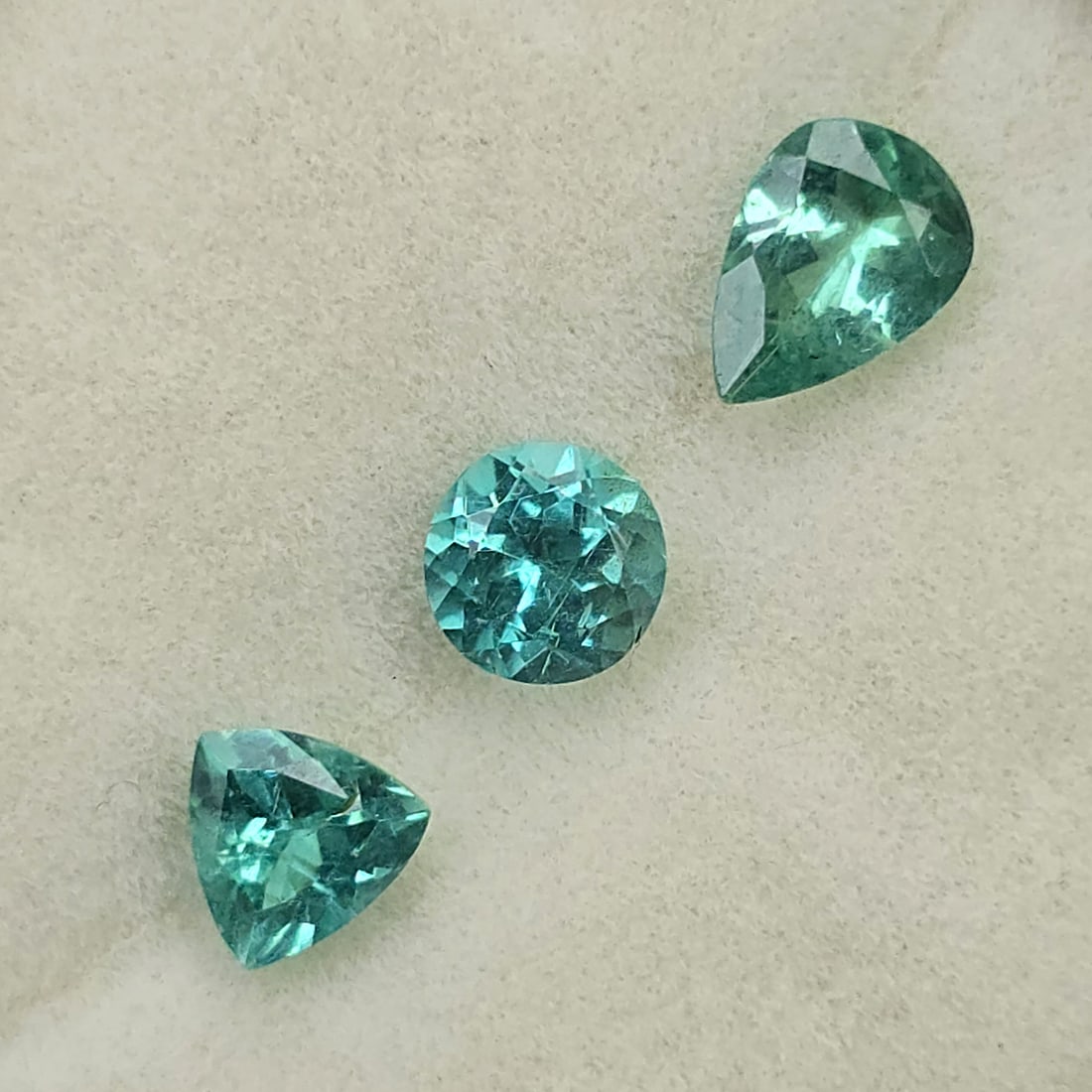 1.69 ct Natural Paraiba Neon Green Apatite Set (1 of 3)