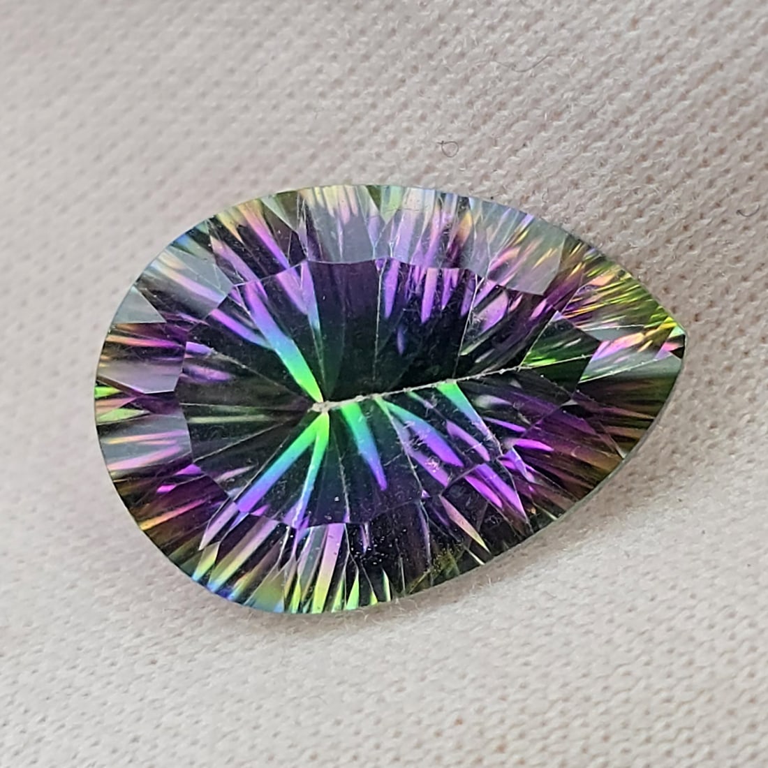 6.36 ct "Top Qulaity" Natural Rainbow Mystic Quartz Concave: Gemstones: Natural Mystic Quartz /Carat Weights: 6.36 ct /Size or Dimensions: 114 X 10 X 7 mm /Treatment: Coated